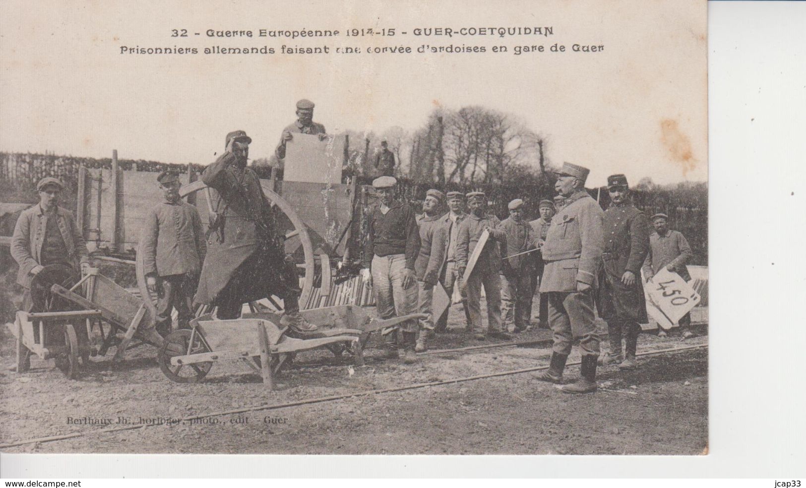 56 GUER COETQUIDAN  -Guerre Européenne 1914-1915 - Prisonnieres Allemands Faisant Une Corvée D'ardoises En Gare De Guer - Guer Coetquidan