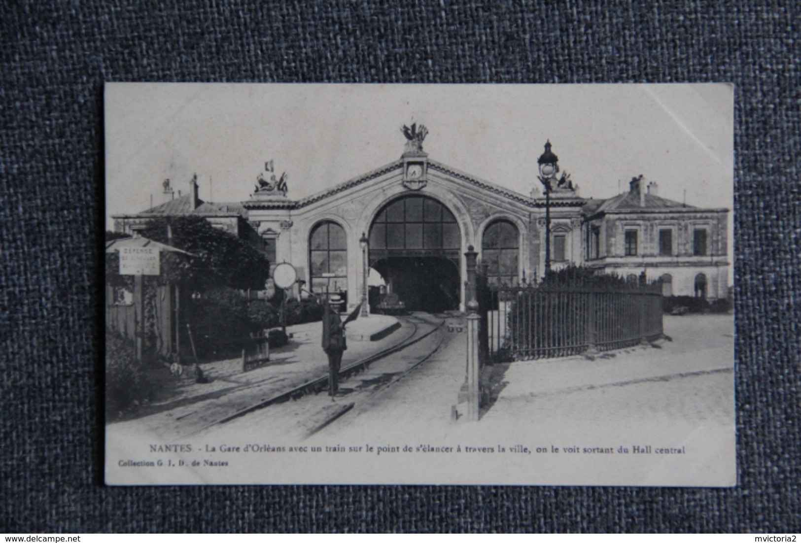 NANTES - La Gare D'ORLEANS Avec Un Train Sur Le Point De S'élancer à Travers La Ville. - Nantes