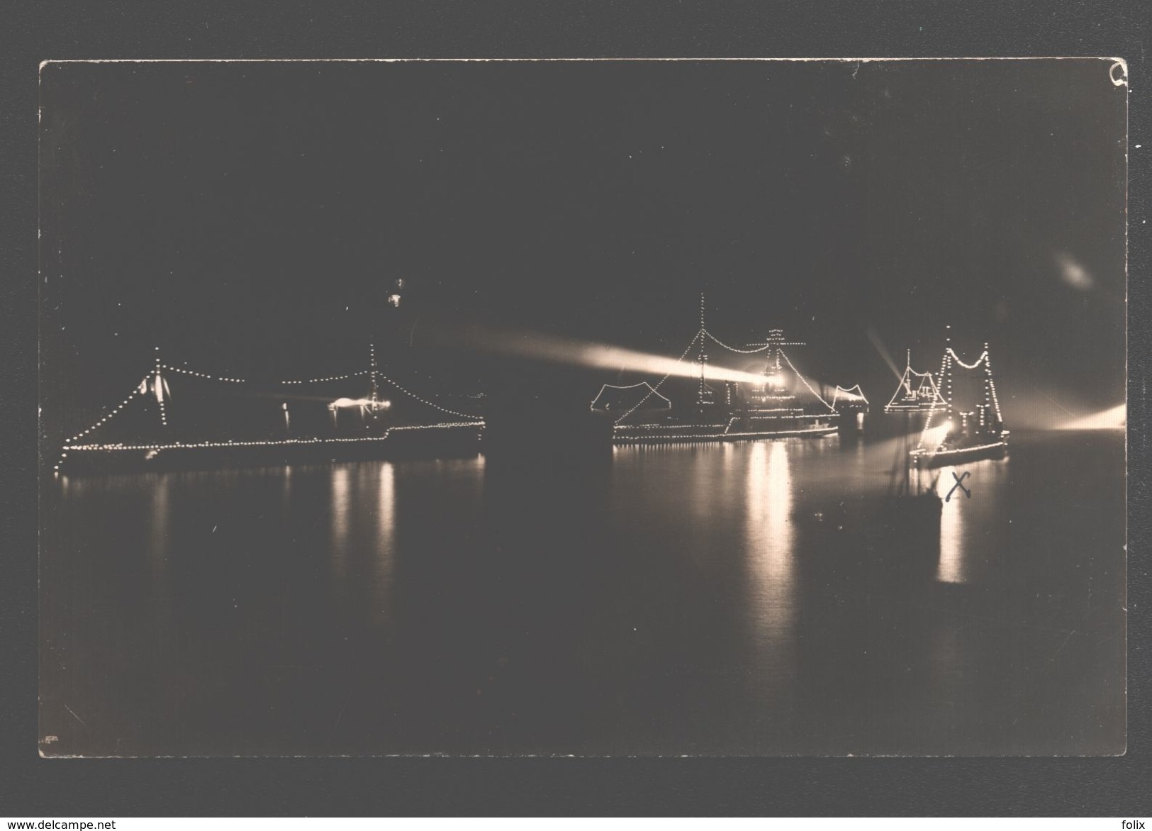 Bateaux Avec Phare / Projecteur, Vue De Nuit, Photografie Arnault, Av. De La République, Montrouge - Boat / Boot / Barca - Montrouge