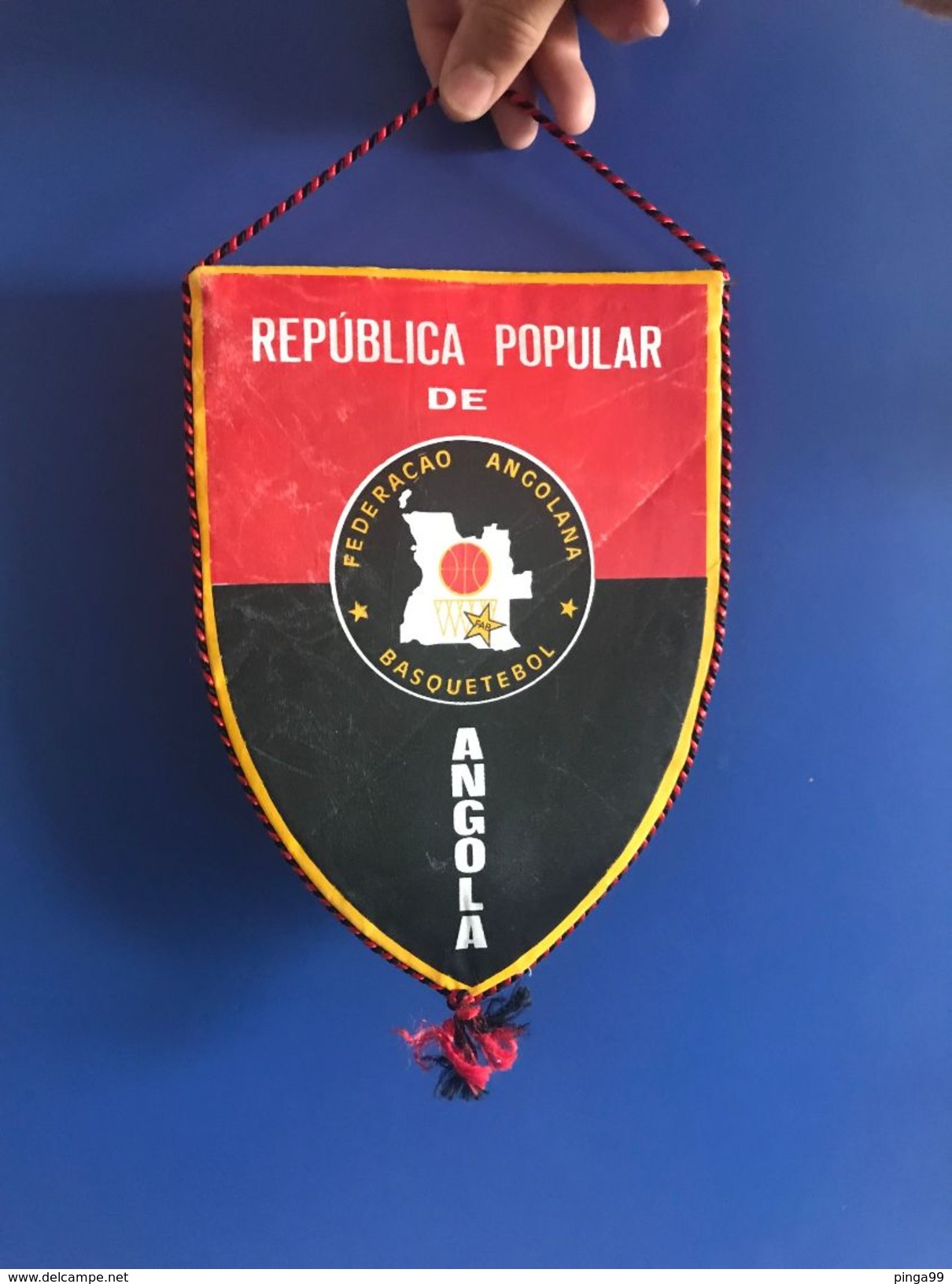 BASKETBALL ANGOLA FEDERATION  OFFICIAL  PENNANT 28 X 18 Cm - Autres & Non Classés