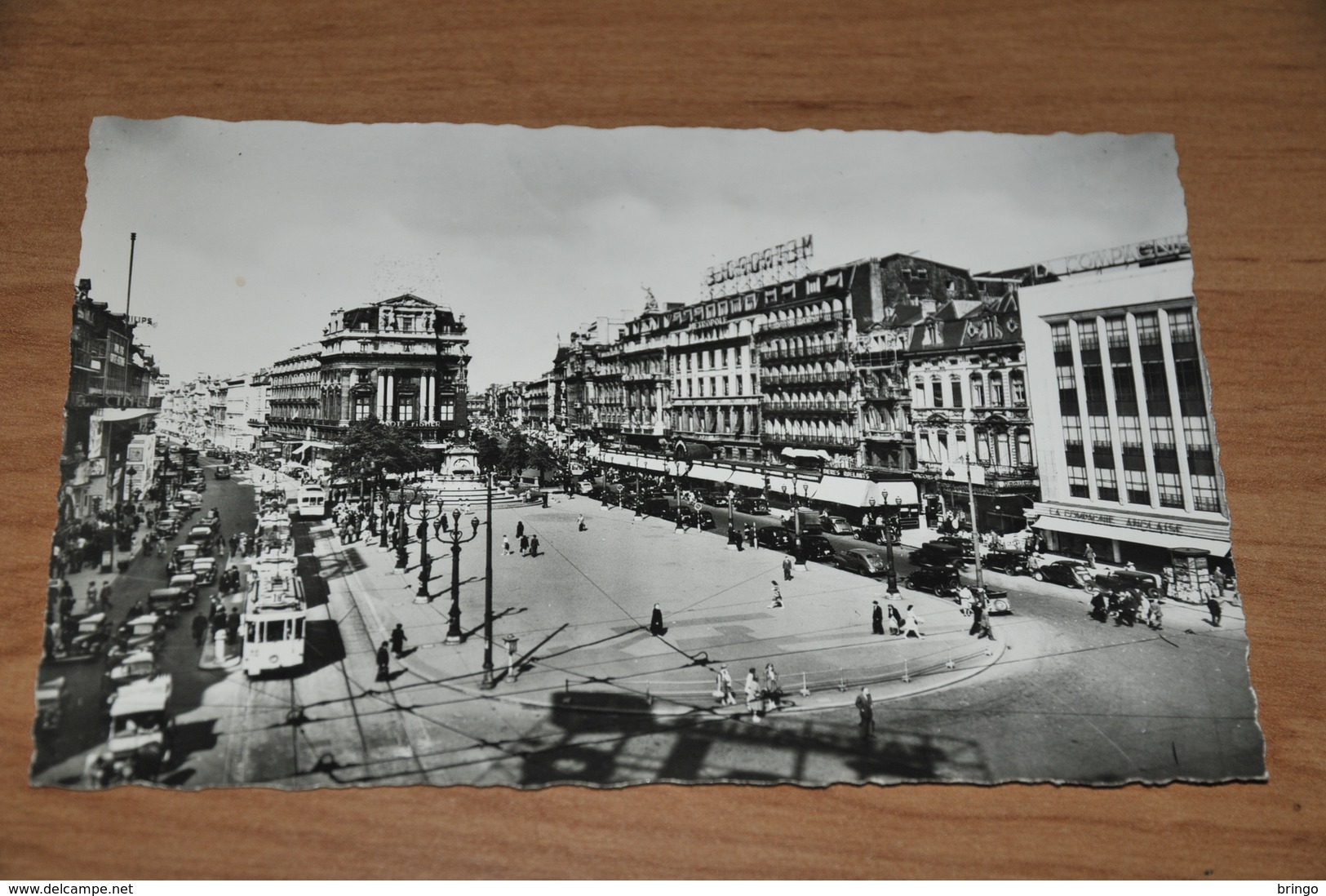 421- Bruxelles Brussel, Place De Brouckère / Tram - Marktpleinen, Pleinen