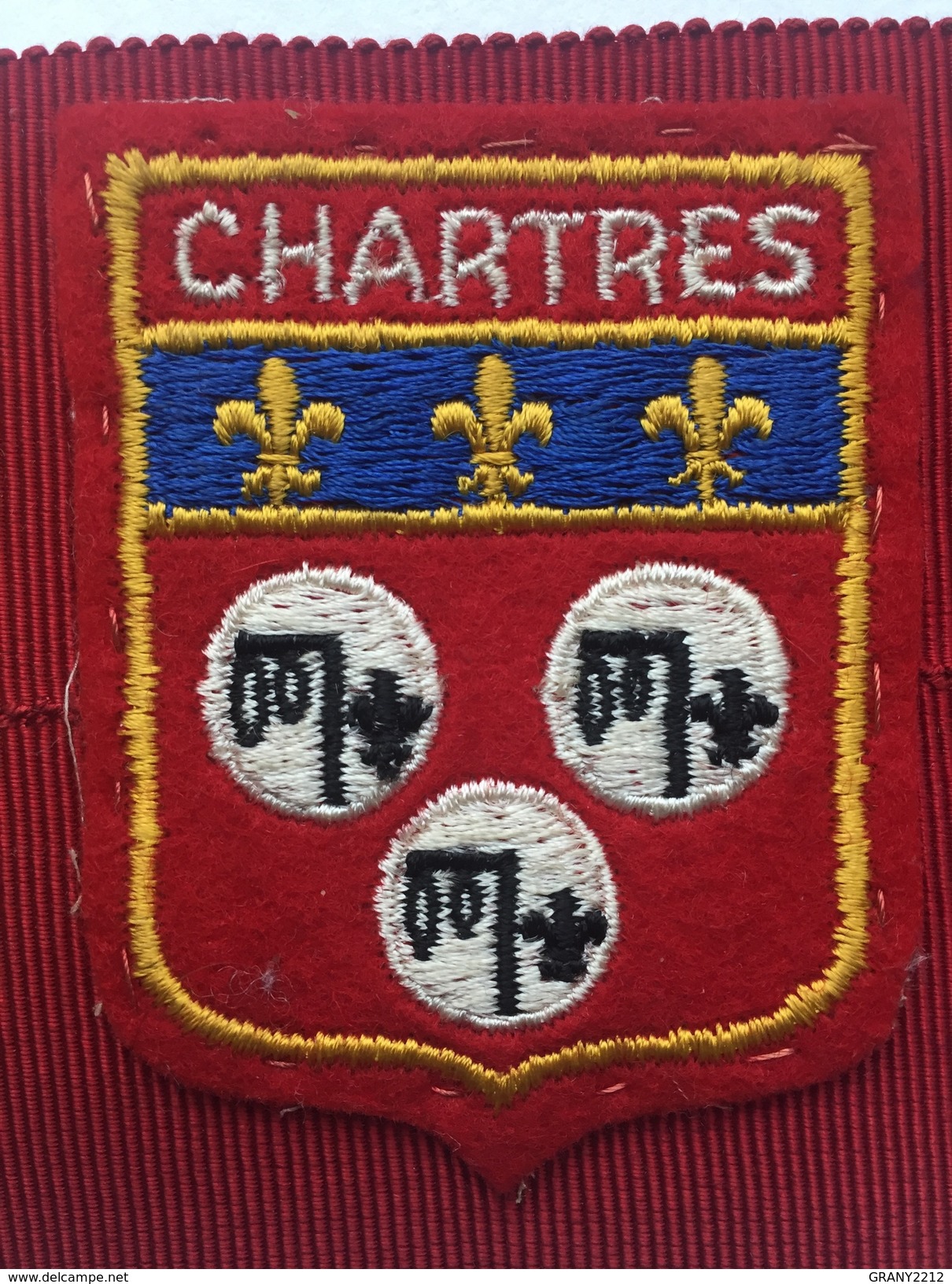 CHARTRES ( France )"ancien écusson  En Tissu Brodé Année 60/70. - Ecussons Tissu