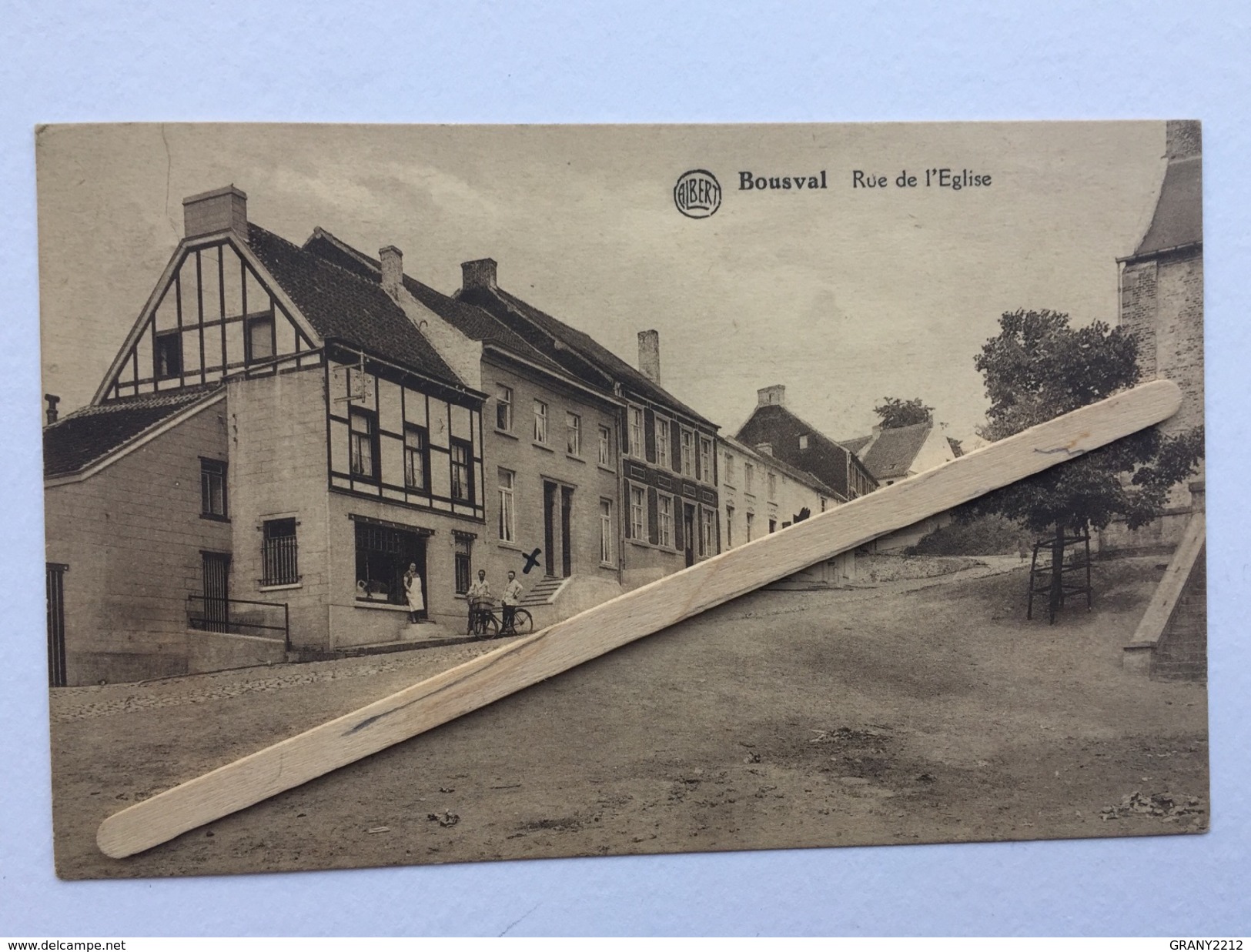 BOUSVAL « Rue De L’Eglise « Panorama,animée,cycliste ,commerce (1930) Édit Miesse-Denis (ALBERT). - Genappe