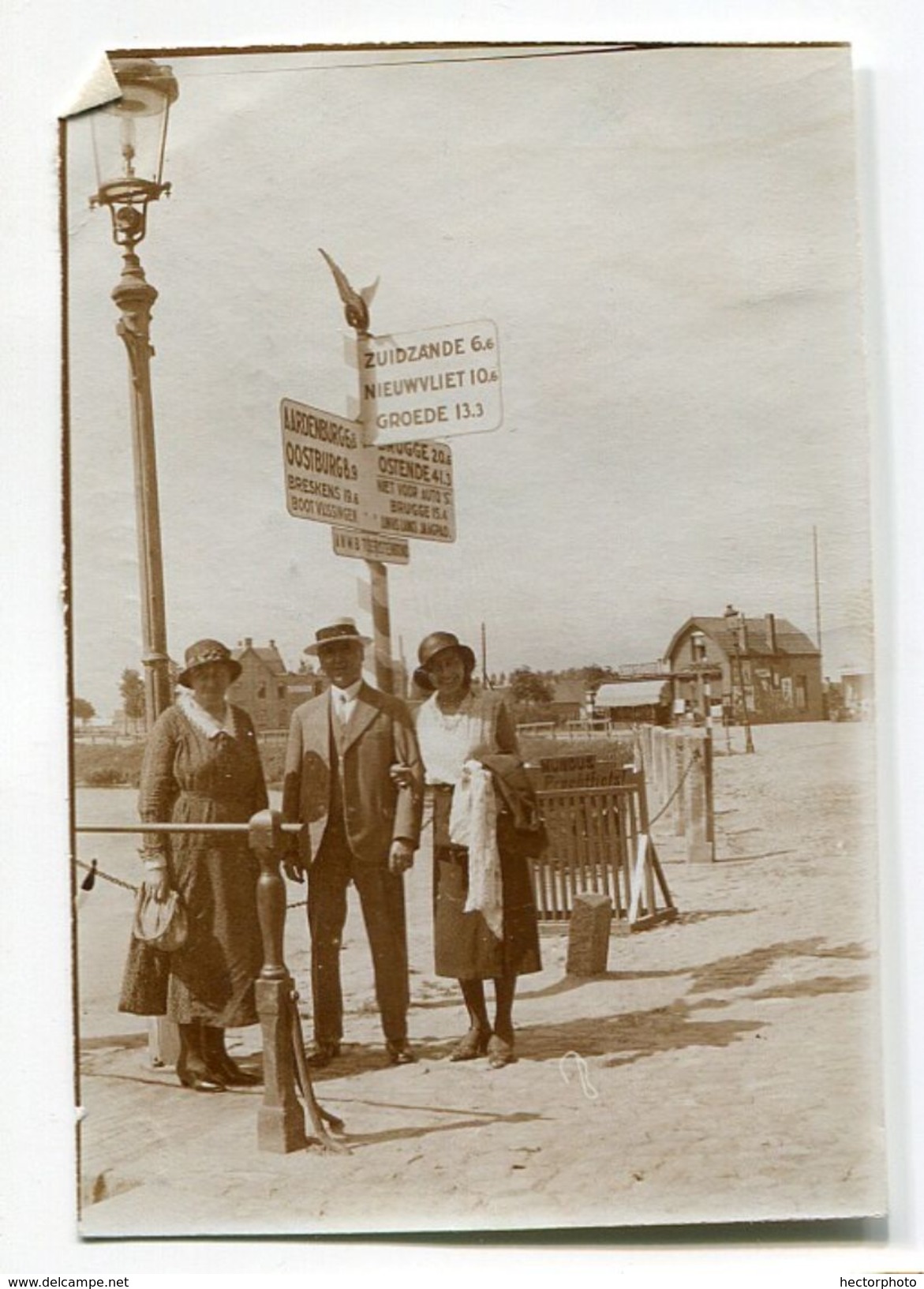 Groupe Plage 20s Panneau Indicateur Pays-bas Belgique Frontière Ostende Côte Bruges Zuidzande Groede Lampadaire - Lieux