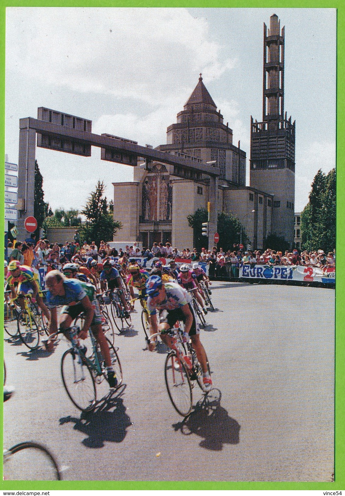 9 Juillet 1993 Arrivée Du Tour De France à AMIENS On Reconnait Laurent FIGNON (son Dernier Tour De France) - Cyclisme