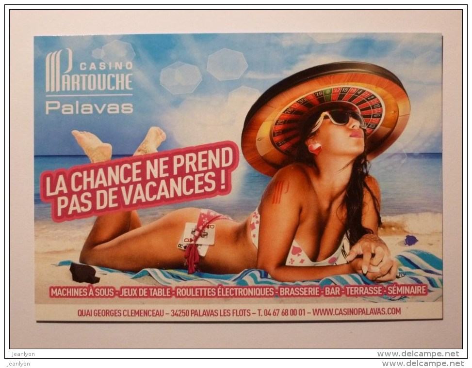 JEUX DE CASINO - FEMME SUR LA PLAGE / CARTE A JOUER / ROULETTE CHAPEAU - Carte Publicitaire PARTOUCHE PALAVAS - Cartes à Jouer