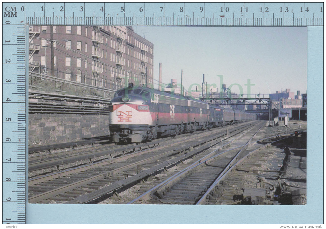 Train Transport - A Pair Of New Haven FL-9 With The Owl  Pass Tru The Bronx NY USA - - Bronx