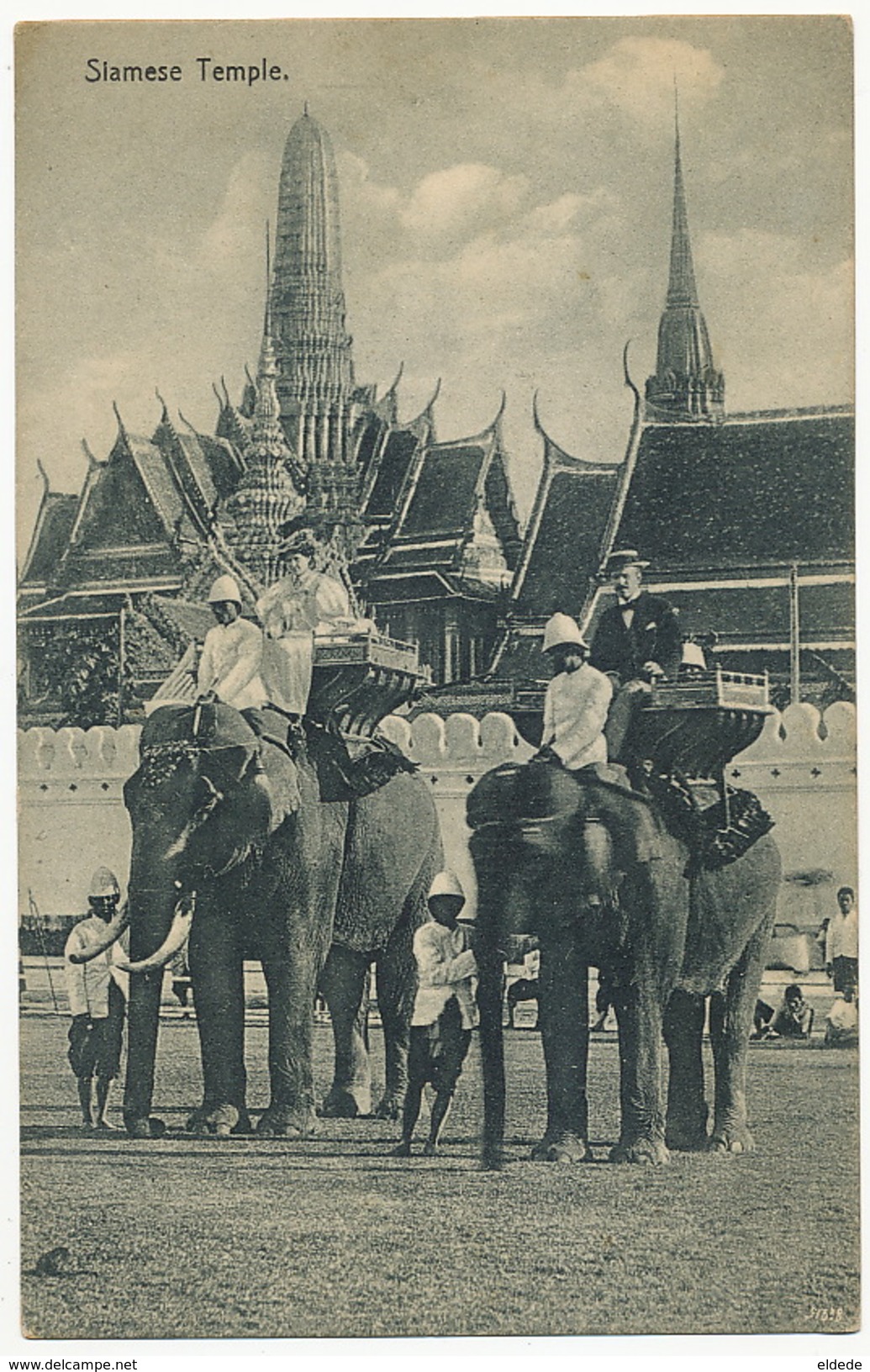 Siamese Temple With 2 Elephants - Thaïlande