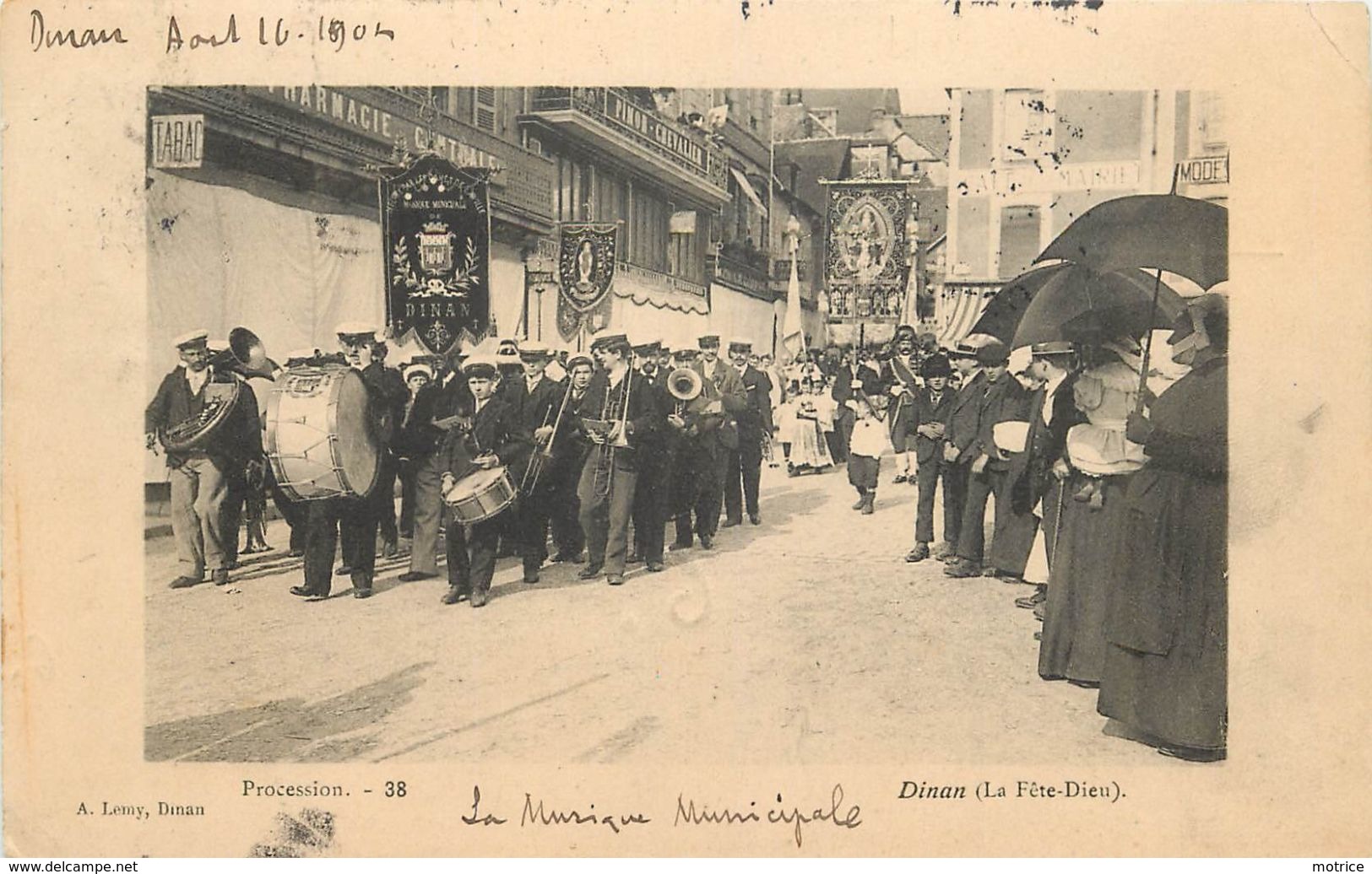 DINAN - La Fête Dieu, Procession. - Dinan