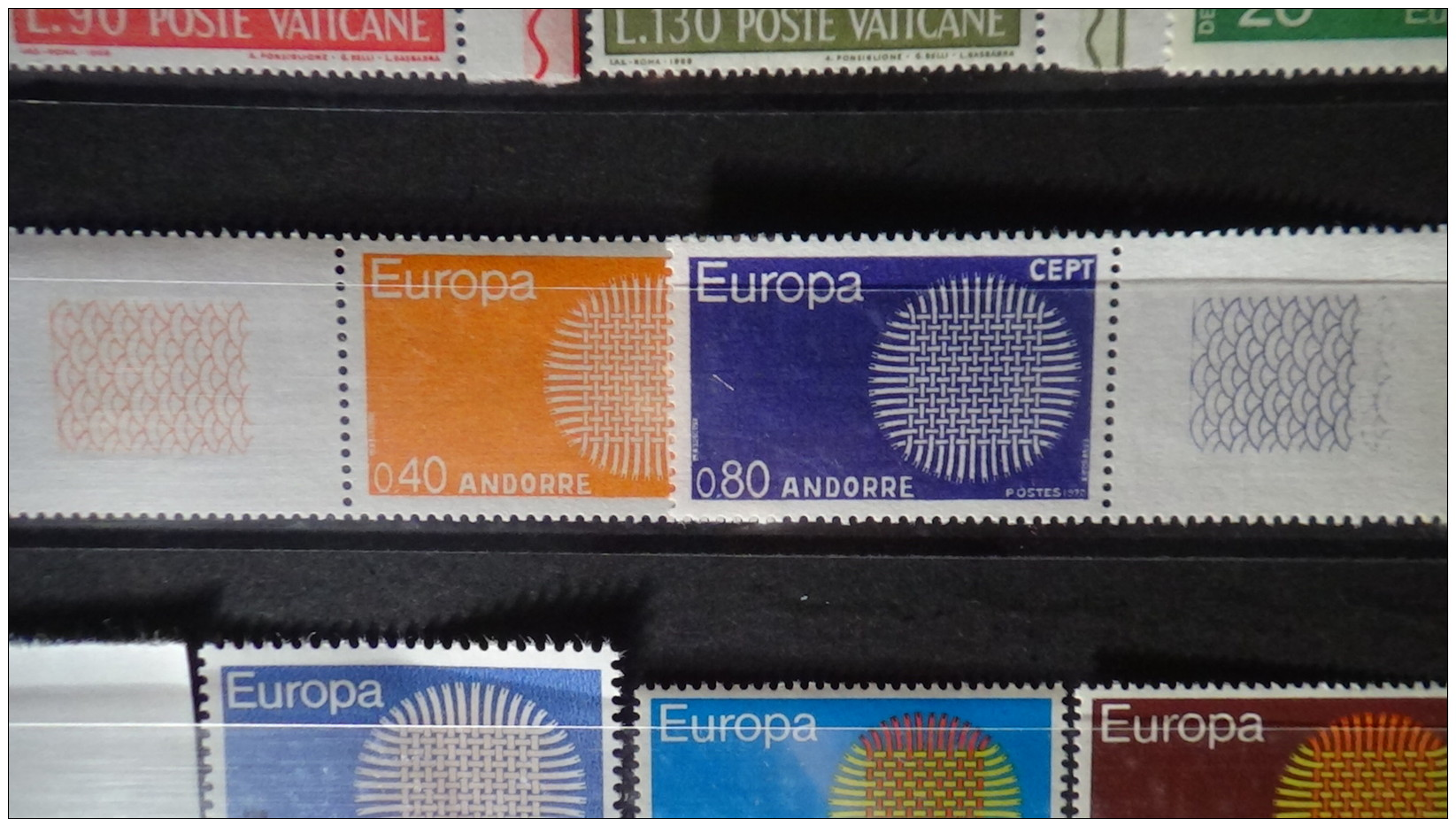 Albums de timbres Europa tous ** dont très bonnes valeurs. A saisir !!!