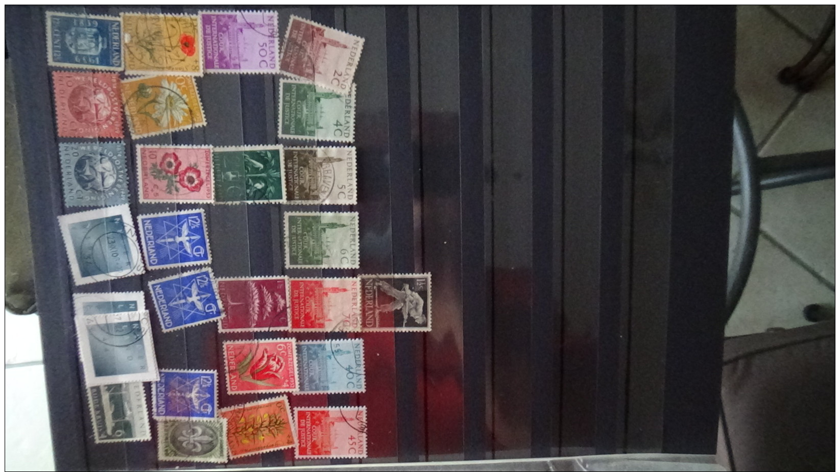 Albums de timbres oblitérés des Pays Bas + courriers. Port 8.65 euros OFFERT !!! A saisir !!!