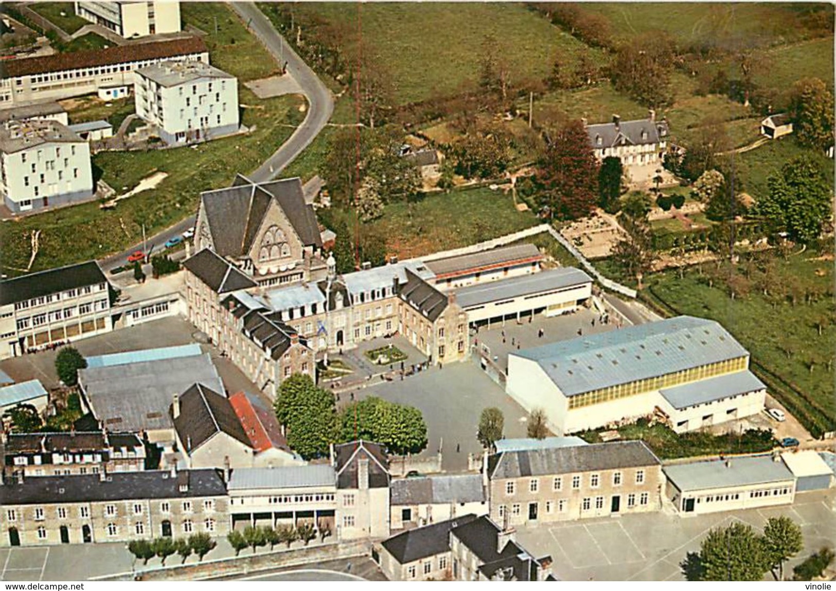 B-18-255 : VUE AERIENNE DE VILLEDIEU. INSTITUTION SAINT JOSEPH - Villedieu