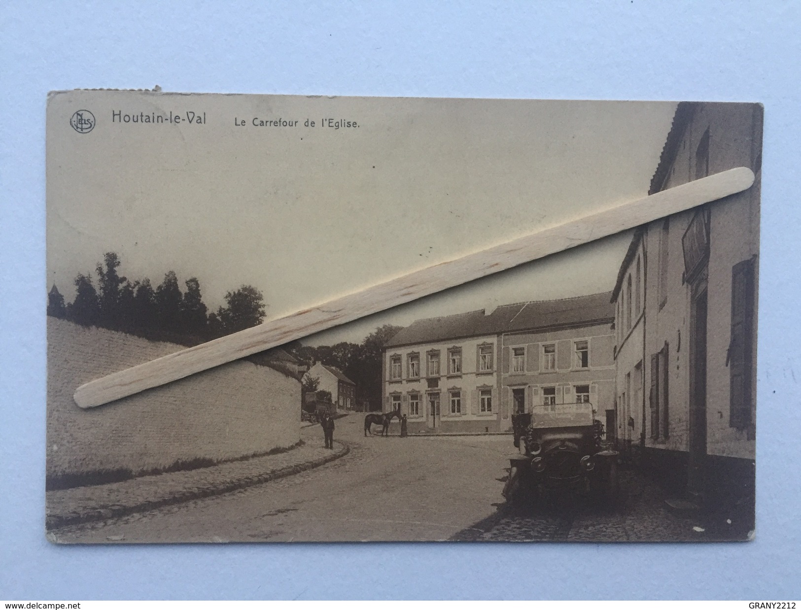 HOUTAIN - LE - VAL « Le Carrefour De L’Eglise « animée,ancien Véhicule (1919) Édit O.Cardona .NELS. - Genappe