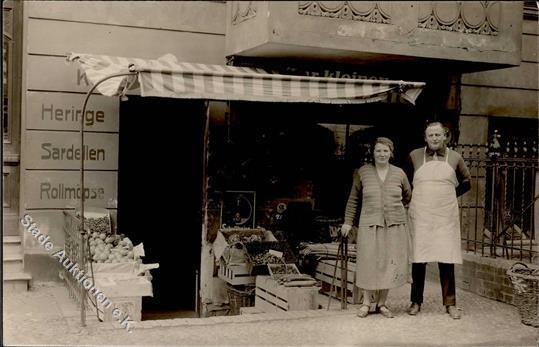 BERUFE/GESCHÄFTE- Foto-Ak BERLIN - HERINGE, SARDELLEN.ROLLMÖPSE, BROT Usw. Mit Emailschild V. SCHULTHEISS-BIER - I" - Pubblicitari