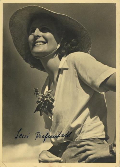 WK II Riefenstahl, Leni Foto 18 X 12,5 Cm Mit Orig. Unterschrift I-II (altersbedingete Gebrauchsspuren) - Oorlog 1939-45