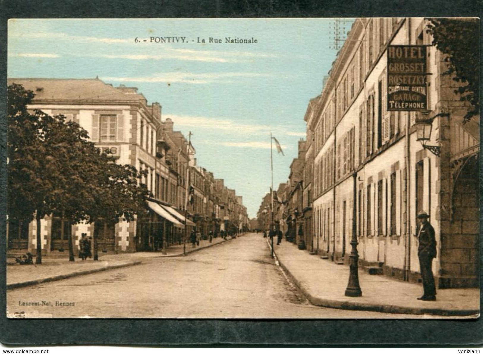 CPA - PONTIVY - La Rue Nationale, Animé - Pontivy