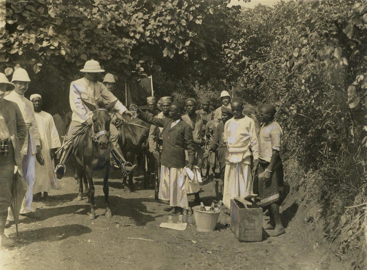 Kolonien Deutsch-Ostafrika Foto 16 X 12 Eine Erfrischungsstation In Den Usambara Bergen I-II Colonies - Storia