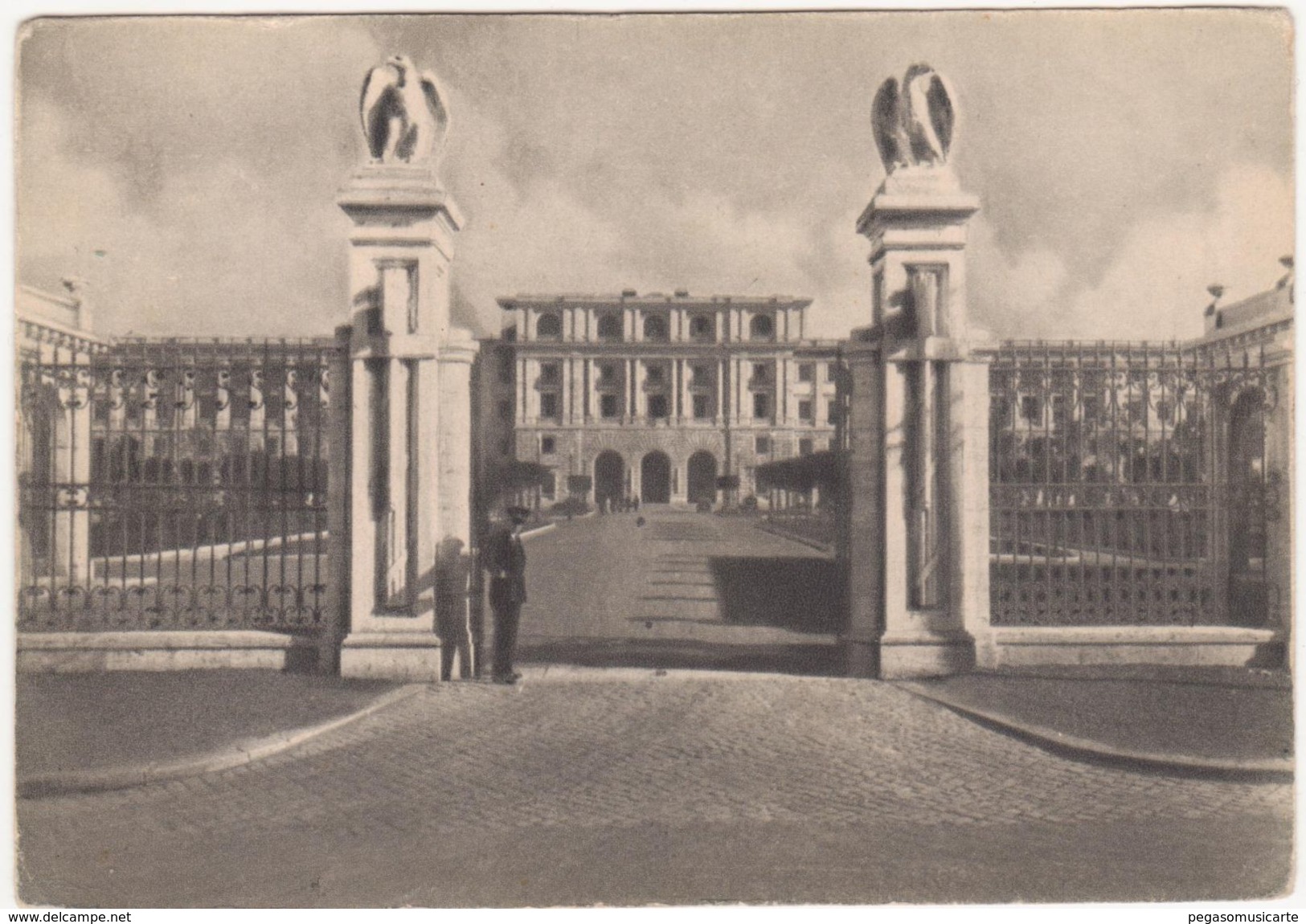 A002 ISTITUTO CARLO FORLANINI ROMA INGRESSO ALL'ISTITUTO ANIMATA 1930 CIRCA - Salute, Ospedali