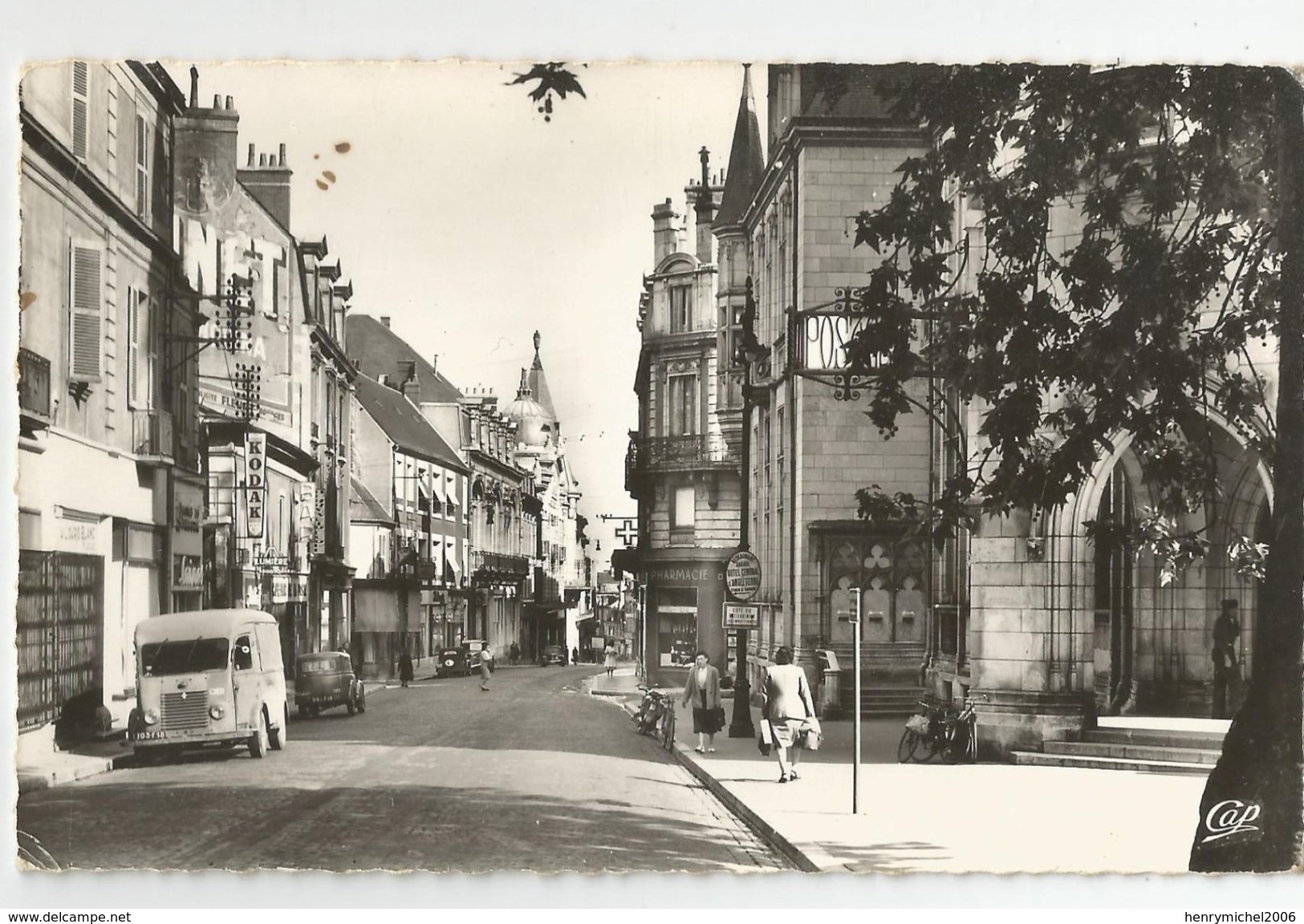 18 Cher - Bourges Camion Pub Kodak , Pharmacie Animée - Bourges
