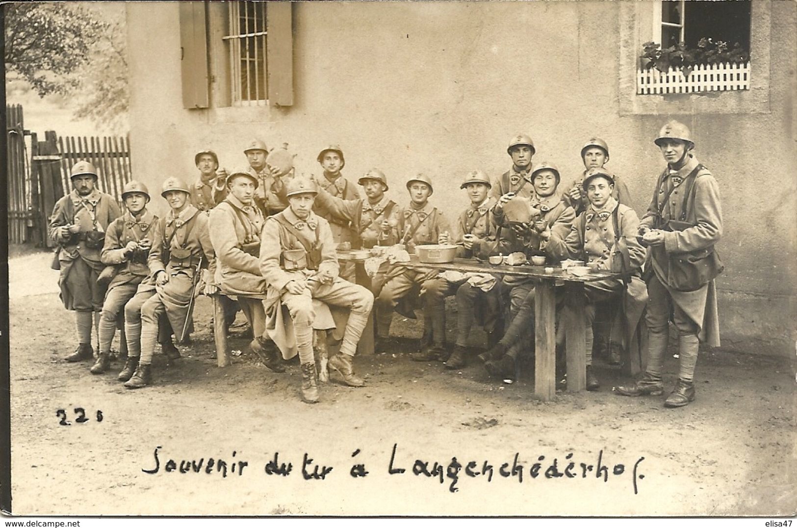 GROUPE DE  MILITAIRES   SOUVENIR  DU  TIR  A LANGERCHEDERHOF  No 150  SUR CASQUES ET  COLS - Régiments