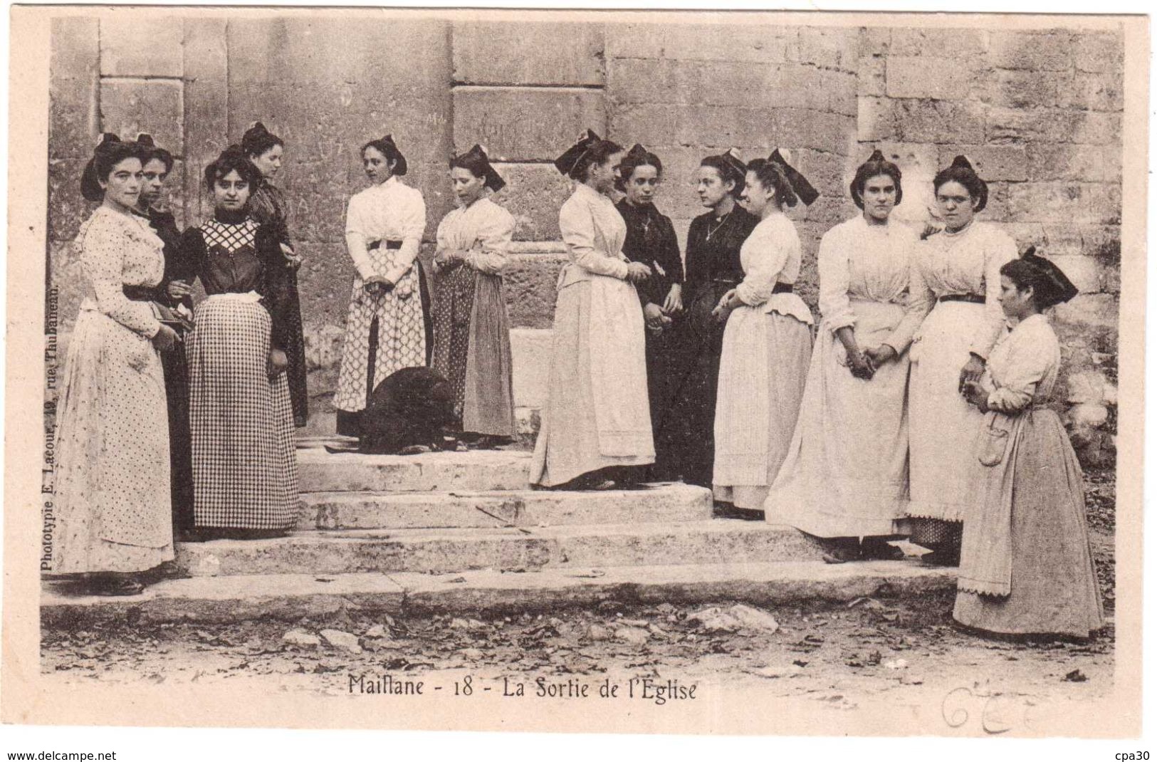 CPA.BOUCHES-du-RHONE.MAILLANE.LA SORTIE DE L'EGLISE - Autres & Non Classés