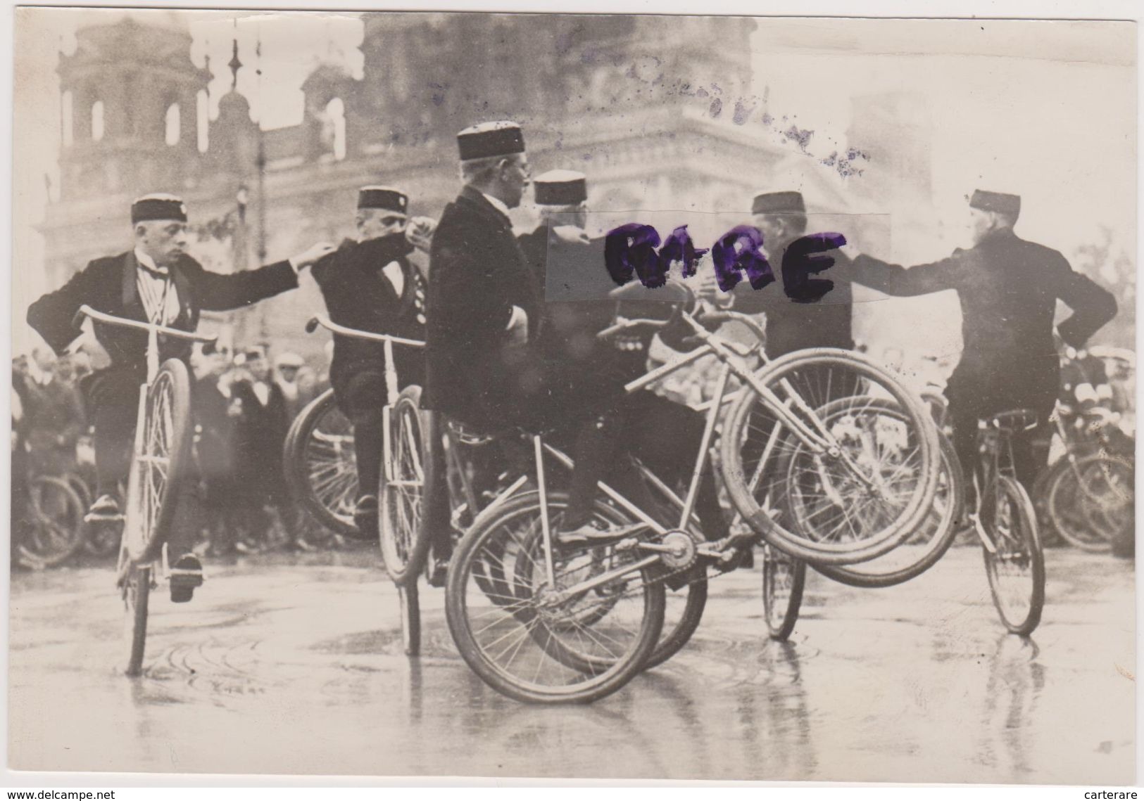 ALLEMAGNE,GERMANY,DEUTSCH LAND,BERLIN EN 1933,FETE DU VELO,BICYCLETTE,LUSTGARTE N,ACROBATE,PHOTO ANCIENNE, - Lieux