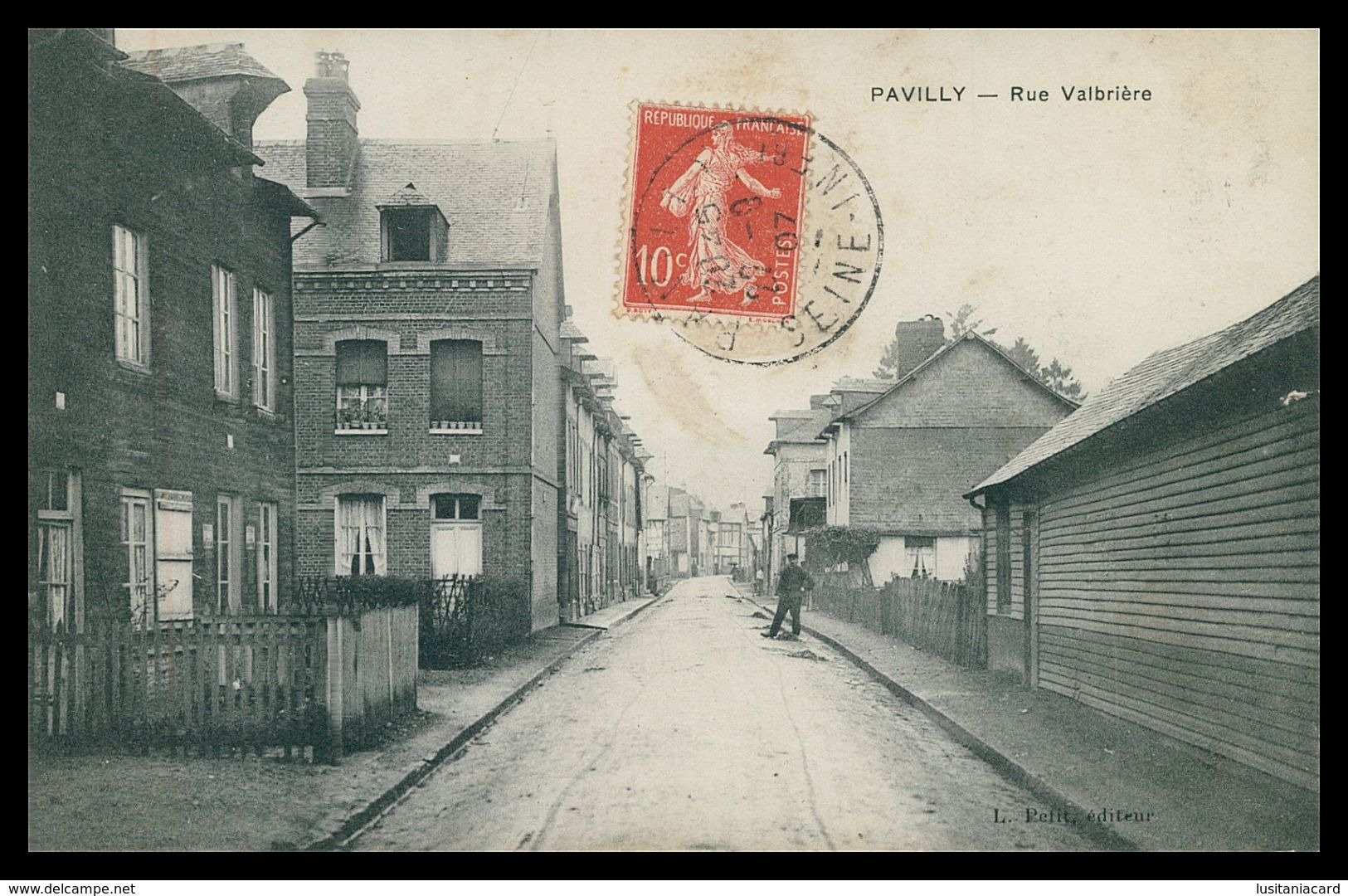 SEINE MARITIME - PAVILLY - Rue Valbrière. ( Ed. L. Petit Editeur)  Carte Postale - Pavilly