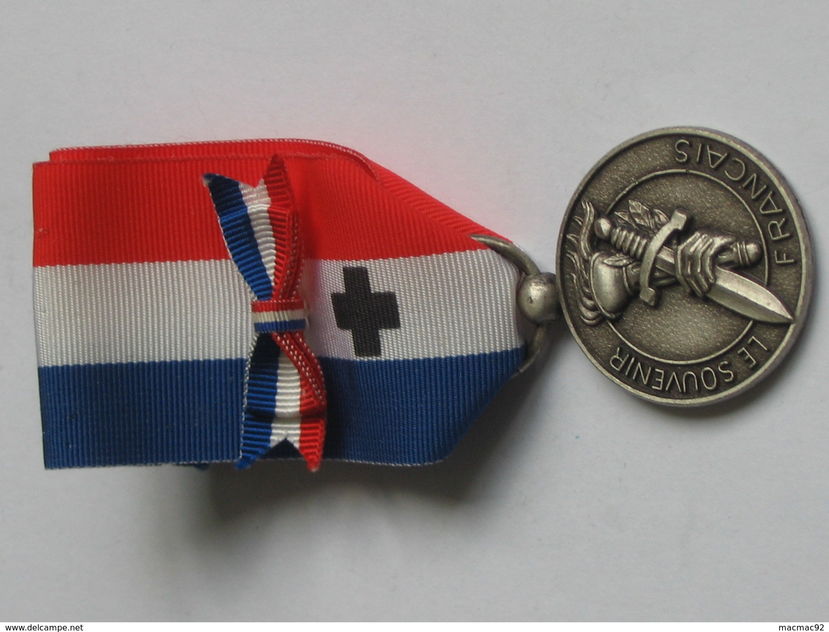 Médaille / Décoration - LE SOUVENIR FRANCAIS - Drago-Paris   **** EN ACHAT IMMEDIAT **** - France