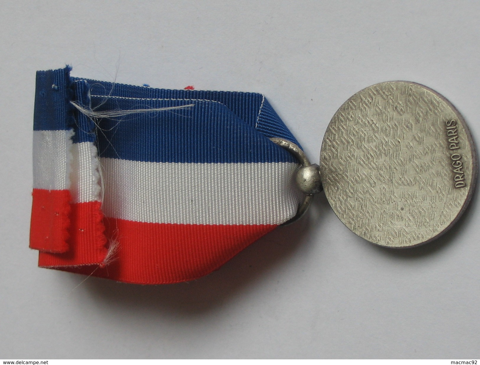 Médaille / Décoration - LE SOUVENIR FRANCAIS - Drago-Paris   **** EN ACHAT IMMEDIAT **** - France