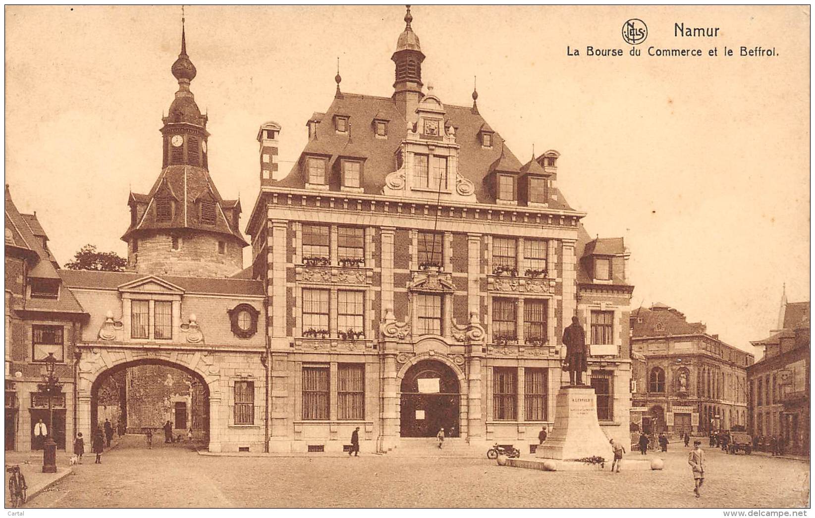 NAMUR - La Bourse Du Commerce Et Le Beffroi - Namur