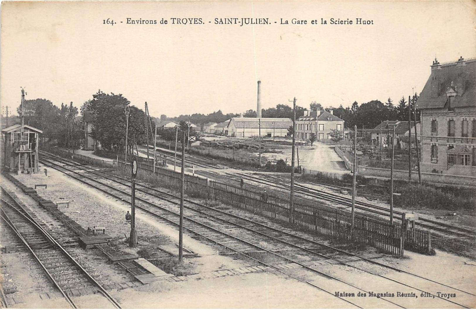 SAINT JULIEN LA GARE ET SCIERIE HUOT - Gares - Avec Trains