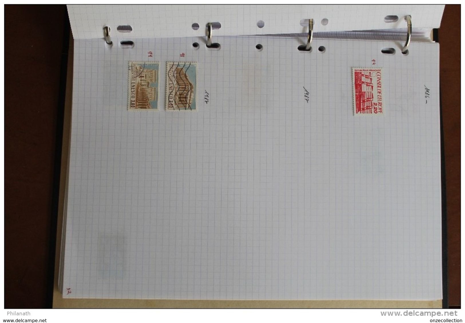 TIMBRES  DE  SERVICE        ACCUMULATION  DE  105   TIMBRES     16   PHOTOS