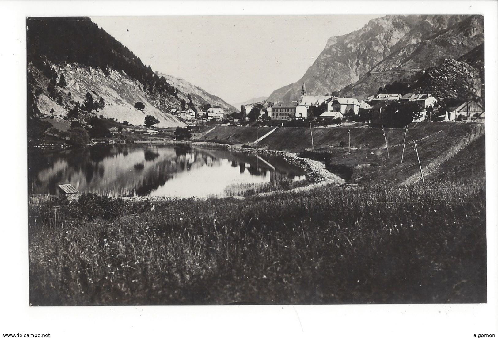 19112 - Le Lauzet Vallée De L'Ubaye Vue Générale Et Le Lac - Autres & Non Classés