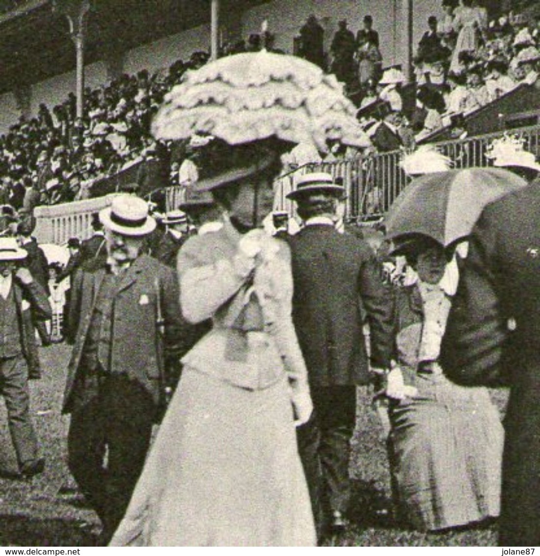 CPA    60     CHANTILLY    1912     LES COURSES     LES TRIBUNES DU PESAGE     ANIMEE - Chantilly