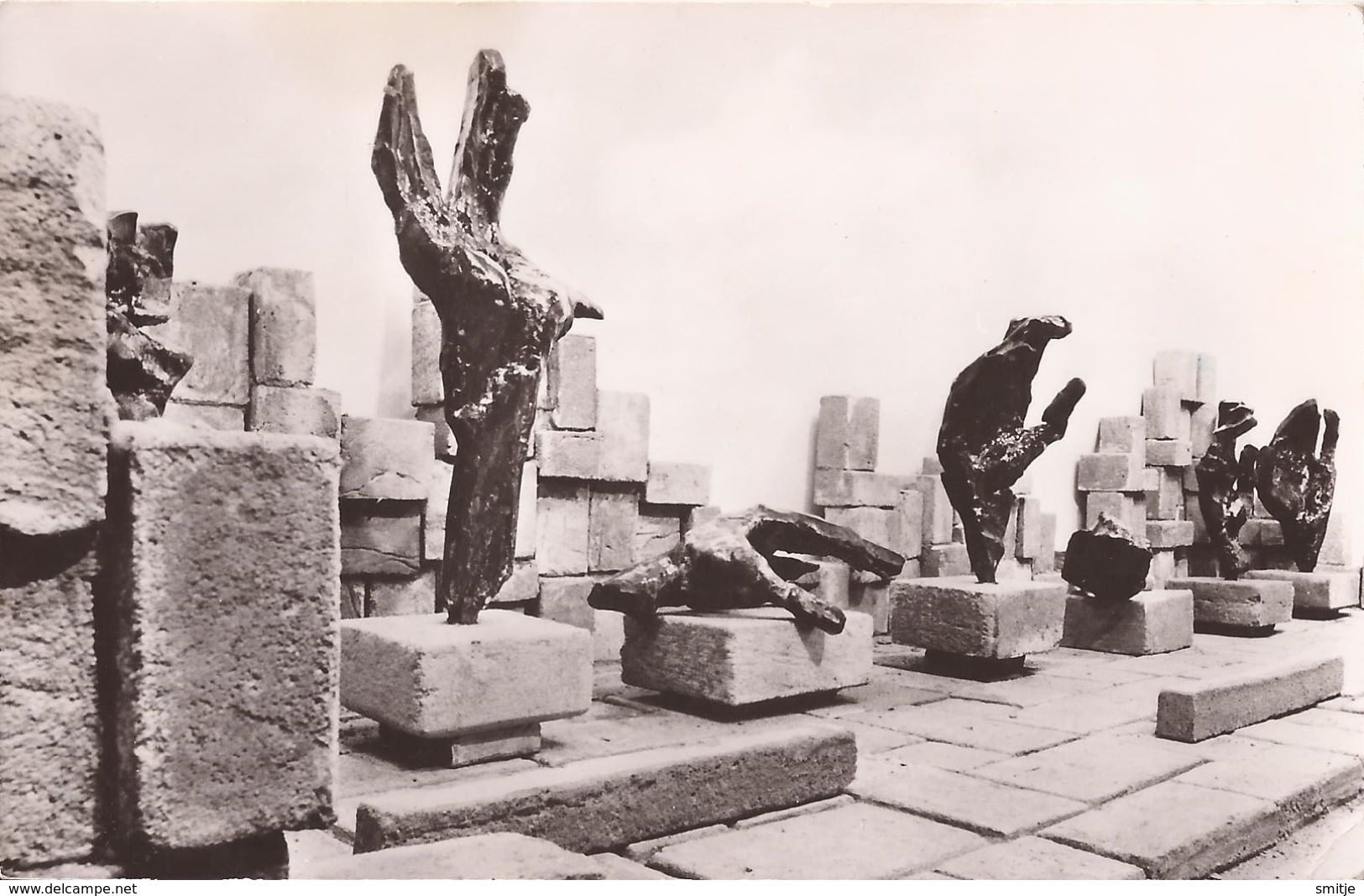 GRONINGEN JR. 60 JOODS MONUMENT ONTWERP DOOR E. WASKOWSKY - JUDAICA / JUDAISME / DESIGN SCULPTURE ARTIST - 2 SCANS - Groningen