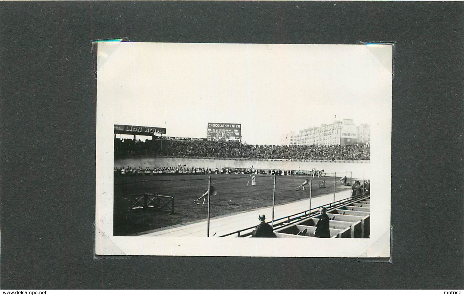 SCOUTS(réunion) - Vélodrome De La Croix De Berny? (photo Format 8,8cmx6,2cm Montée Sur Un Support Format Carte Ancienne) - Scoutisme