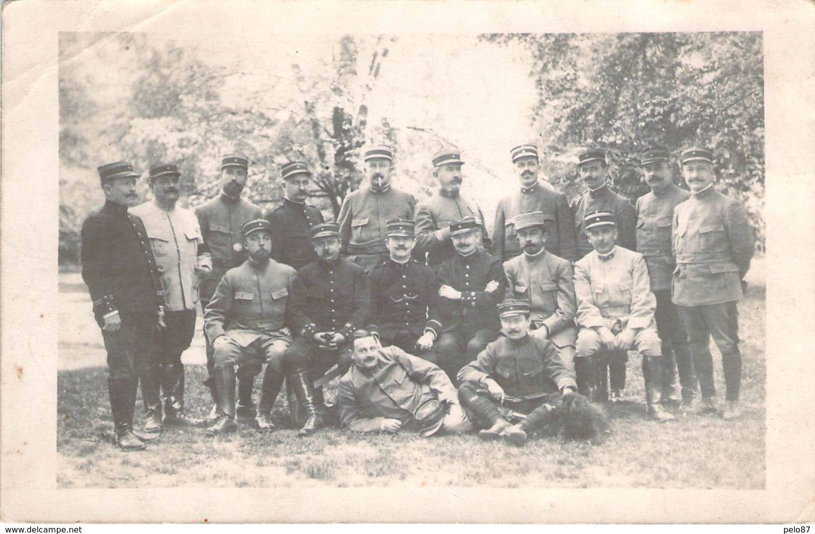 CPA Photo Groupe Militaire Lons-le-Saunier  (animée) CC 322 - Personnages