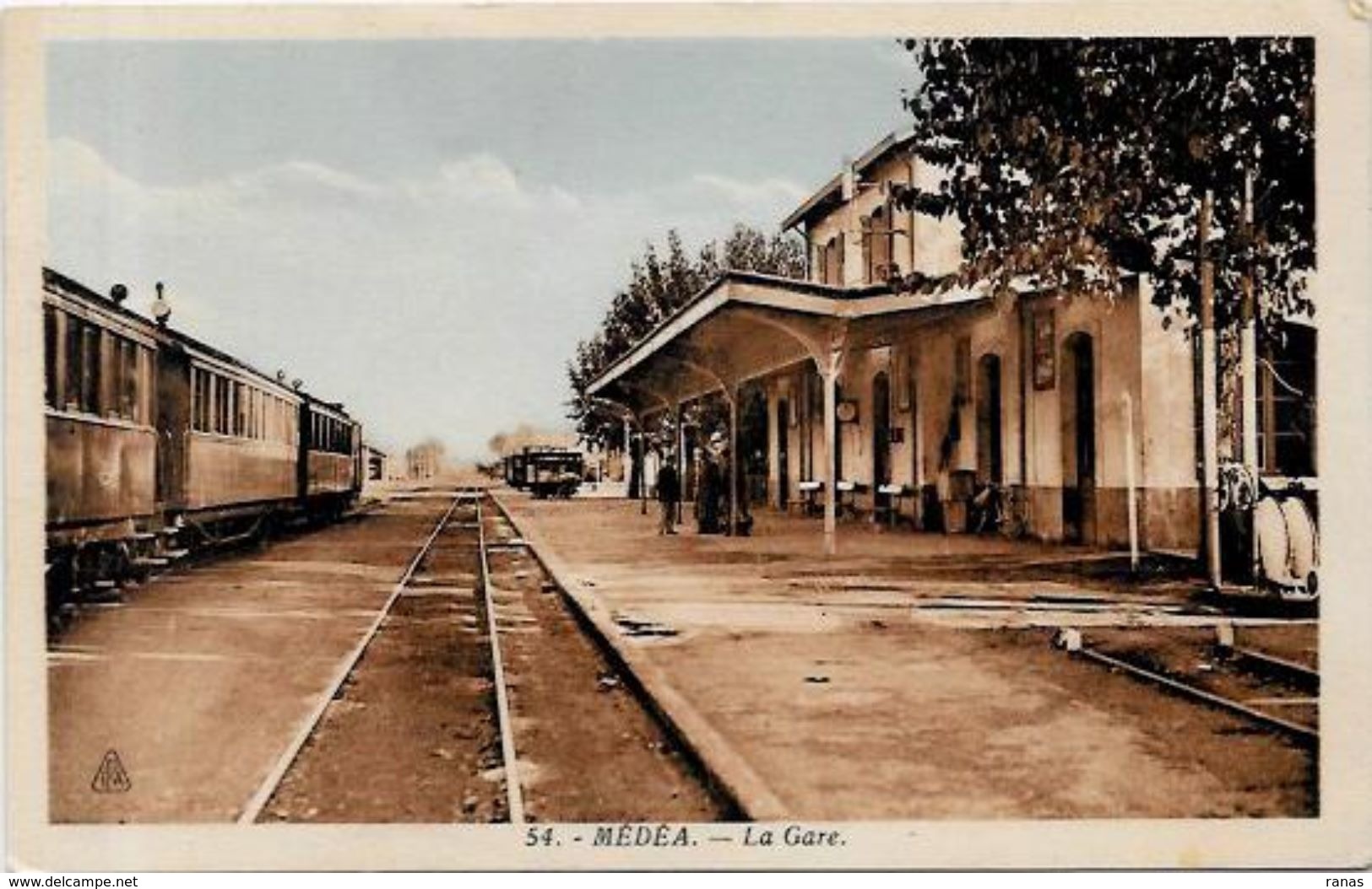 CPA Algérie Algéria Afrique Du Nord Circulé Médéa La Gare Chemin De Fer Train - Medea