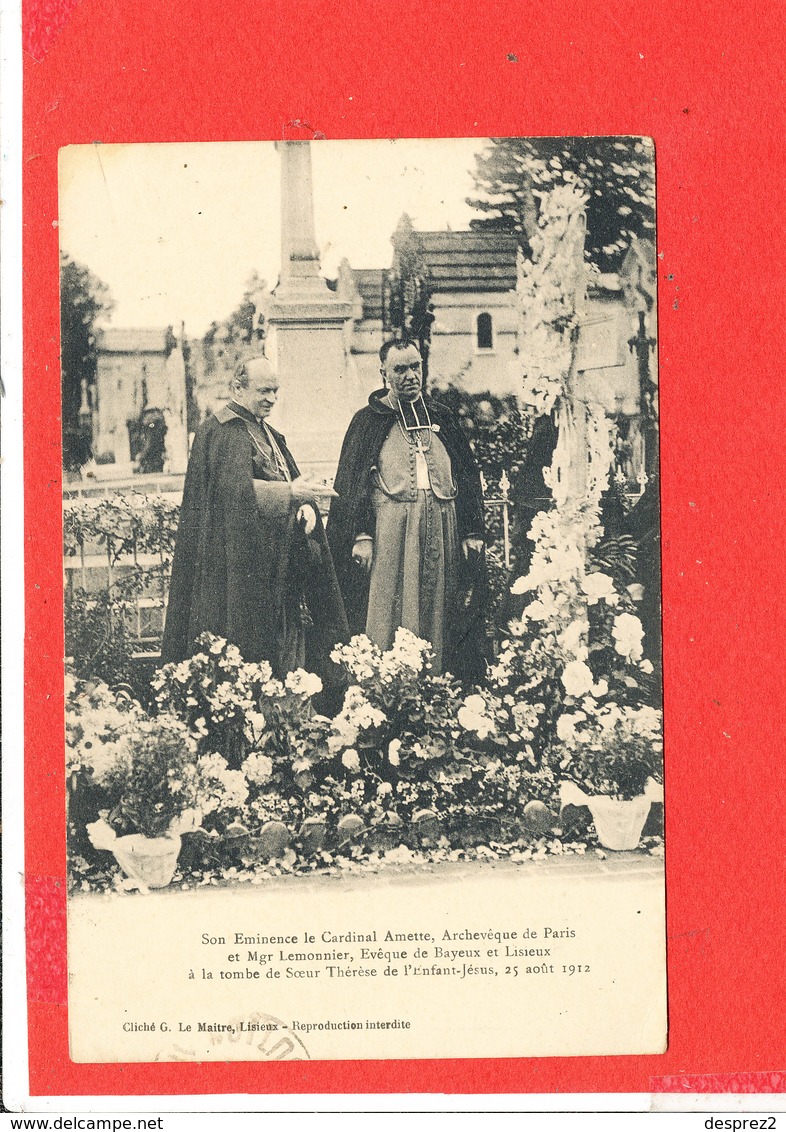 Tombe Ste Therese LISIEUX  Cpa Animée Cardinal Amette Et Mgr Lemmonnier Se Receuillent          Cliché Lemaitre - Heilige Stätte