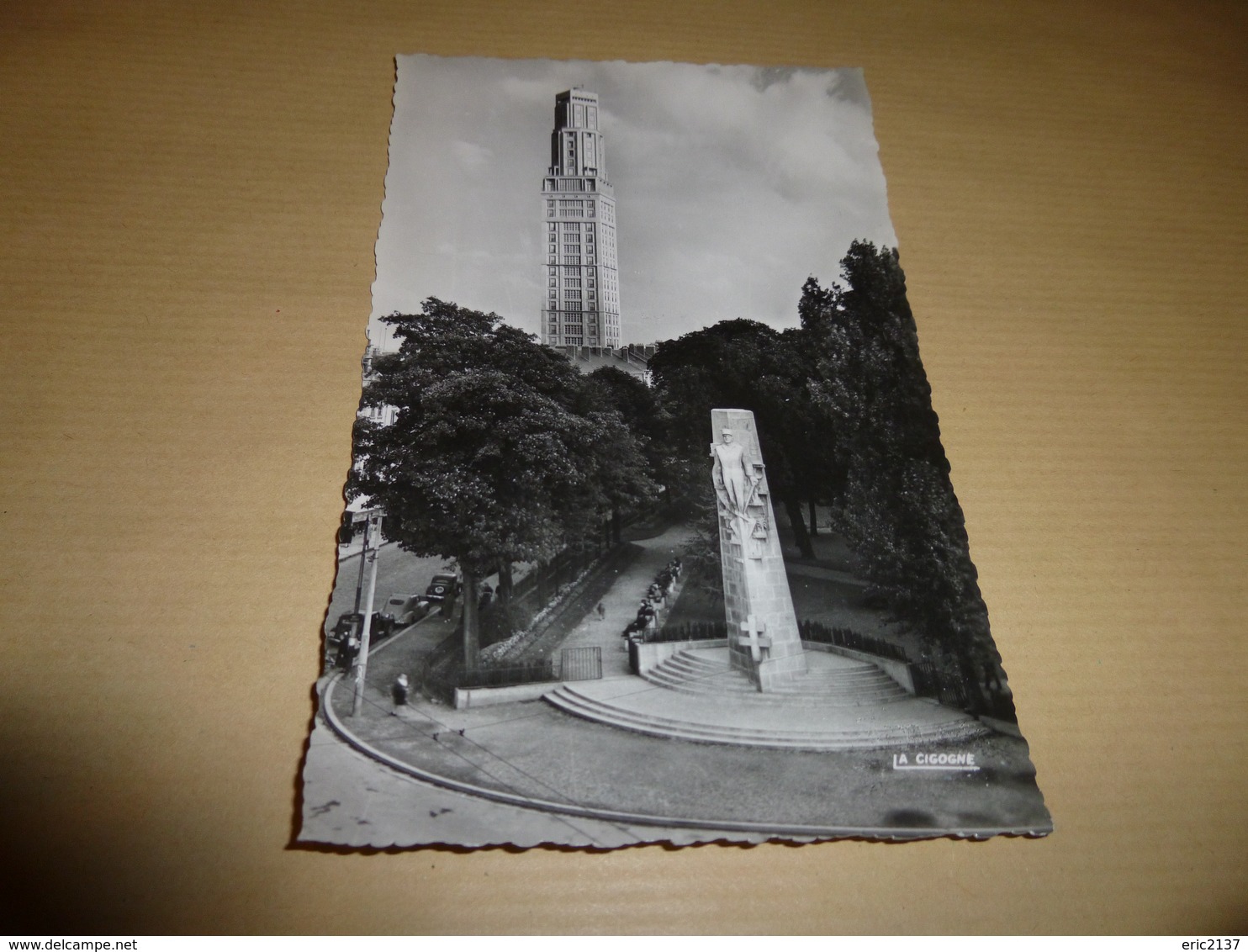 PLACE RENE GOBLET  AVEC MONUMENT AU MARECHAL LECLERC - Amiens