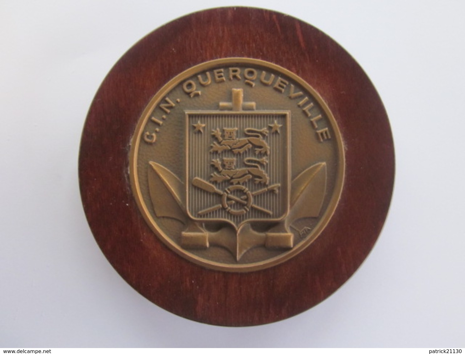 MEDAILLE SUR BOIS MARINE CIN QUERQUEVILLE - Autres & Non Classés