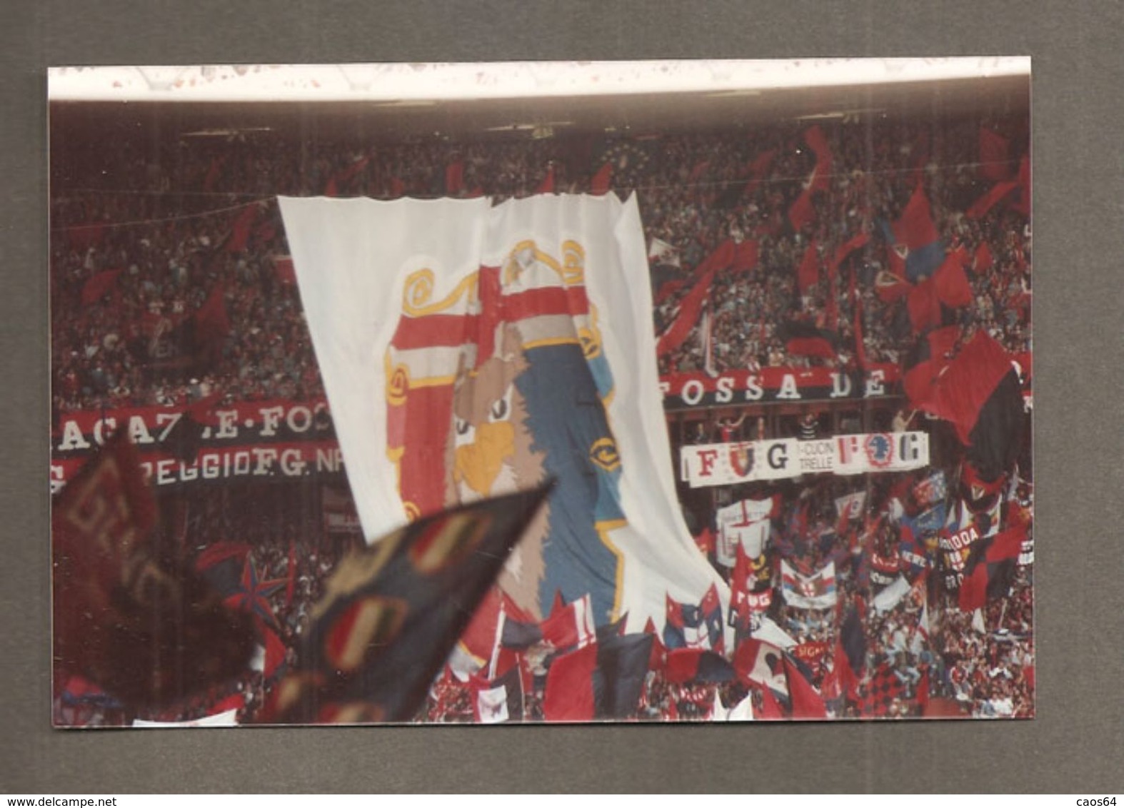 ITALIA PARTITA CALCIO 1988 STADIO TIFOSI GENOA STRISCIONI BANDIERE BANDIERINE - Fotografia - Habillement, Souvenirs & Autres