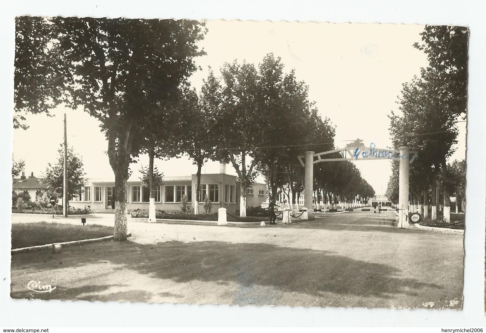 Ain 01 - Camp De La Valbonne Entrée Du Quartier Du 8em Regiment Cuirassiers - Non Classés