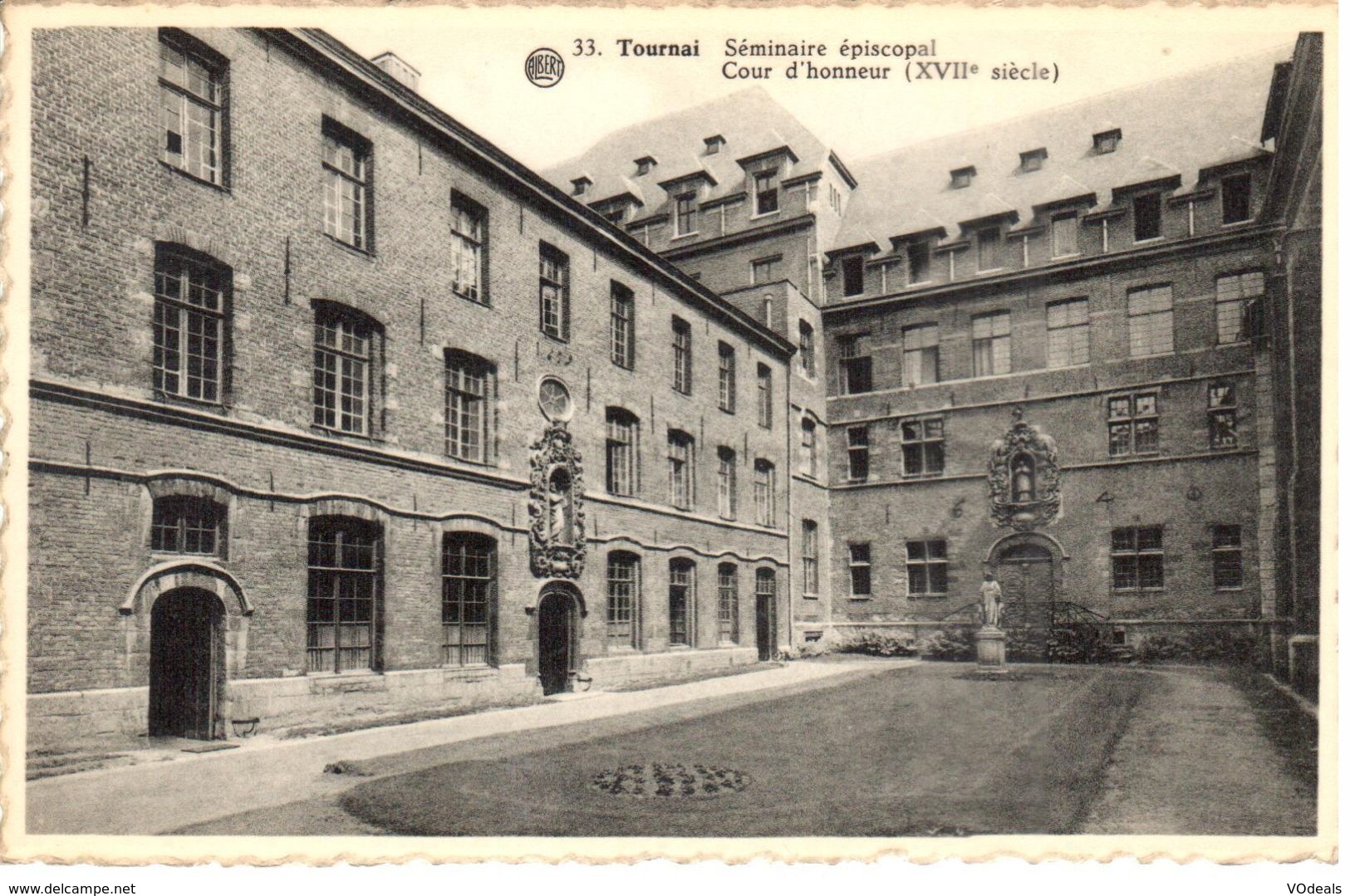 Tournai - CPA - Séminaire épiscopal - Cour D'honneur - Doornik