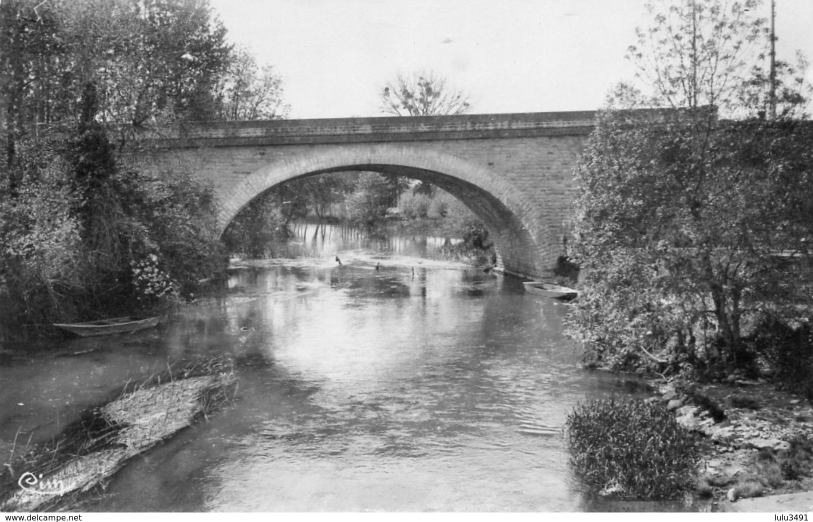 CPSM Dentellée - CORMERY (37) - Aspect Du Petit Pont Sur L'Indre En 1952 - Autres & Non Classés