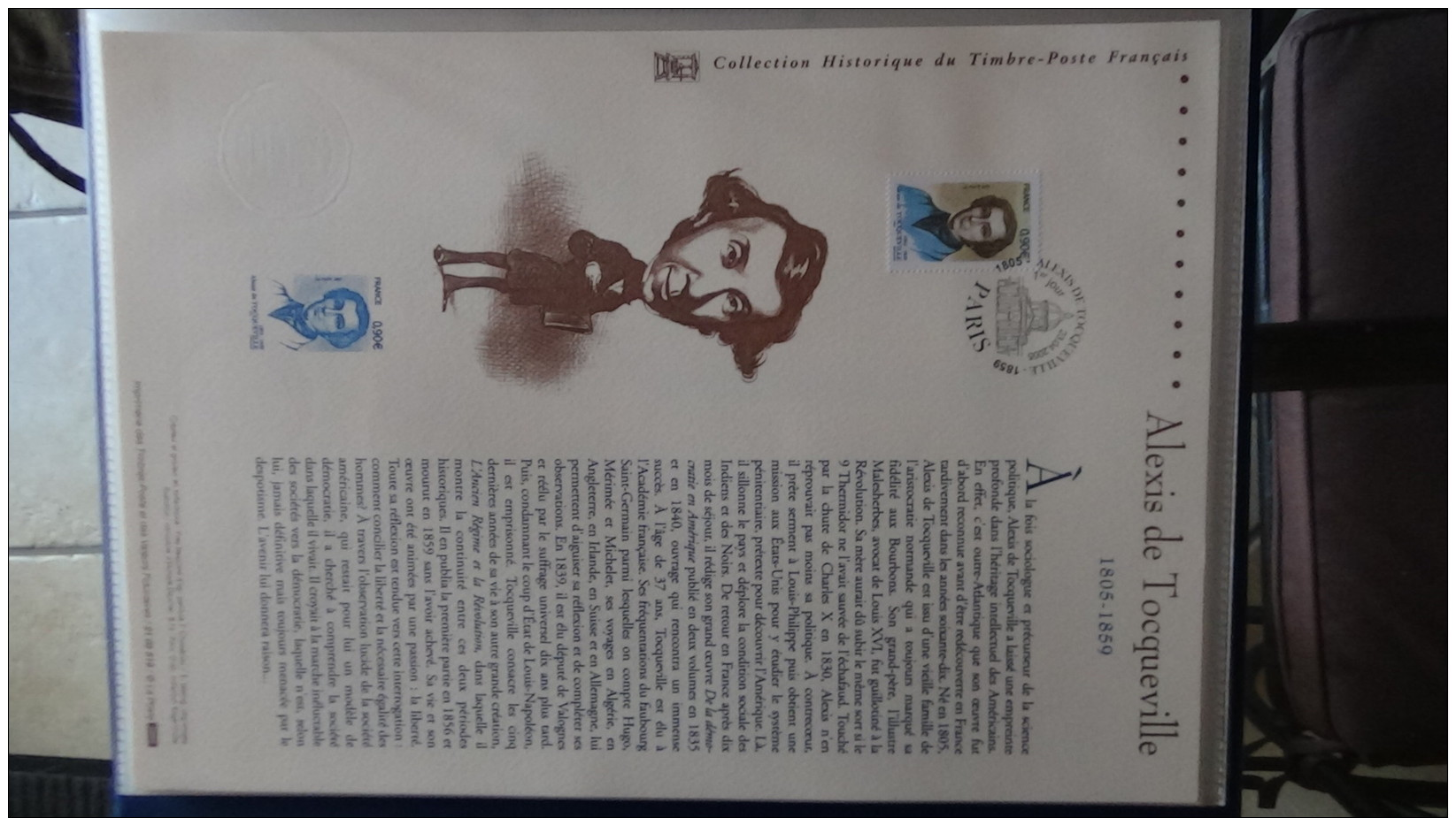 Album de 70 documents philatéliques de France ( timbres et blocs). 3 albums achetés = port 19.20 OFFERT !!!