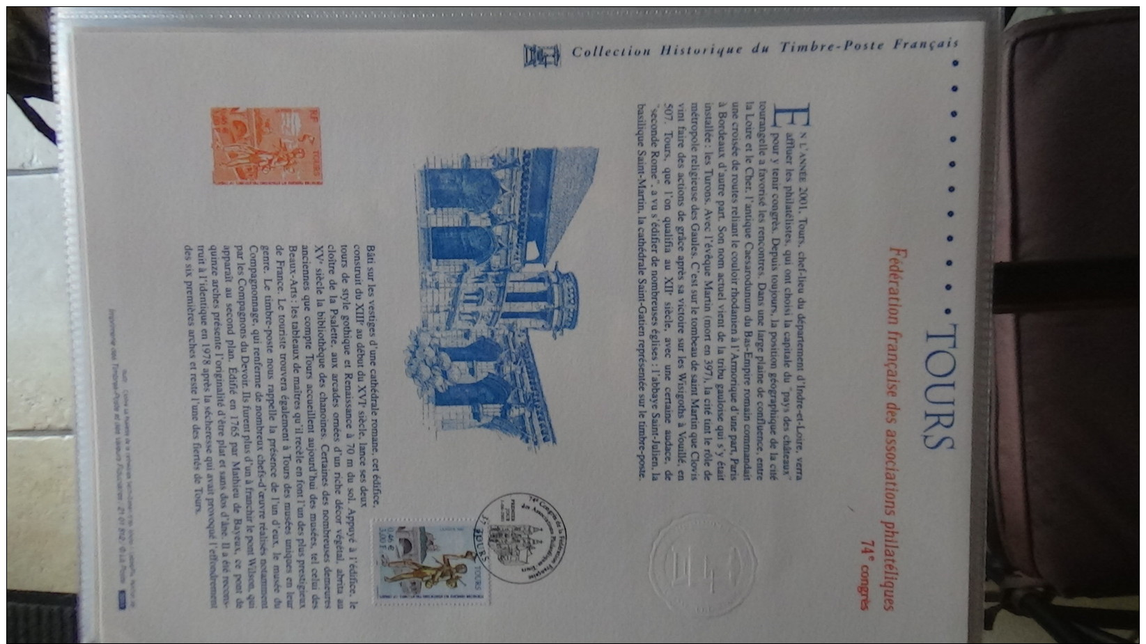 Album de 70 documents philatéliques de France ( timbres et blocs). 3 albums achetés = port 19.20 OFFERT !!!