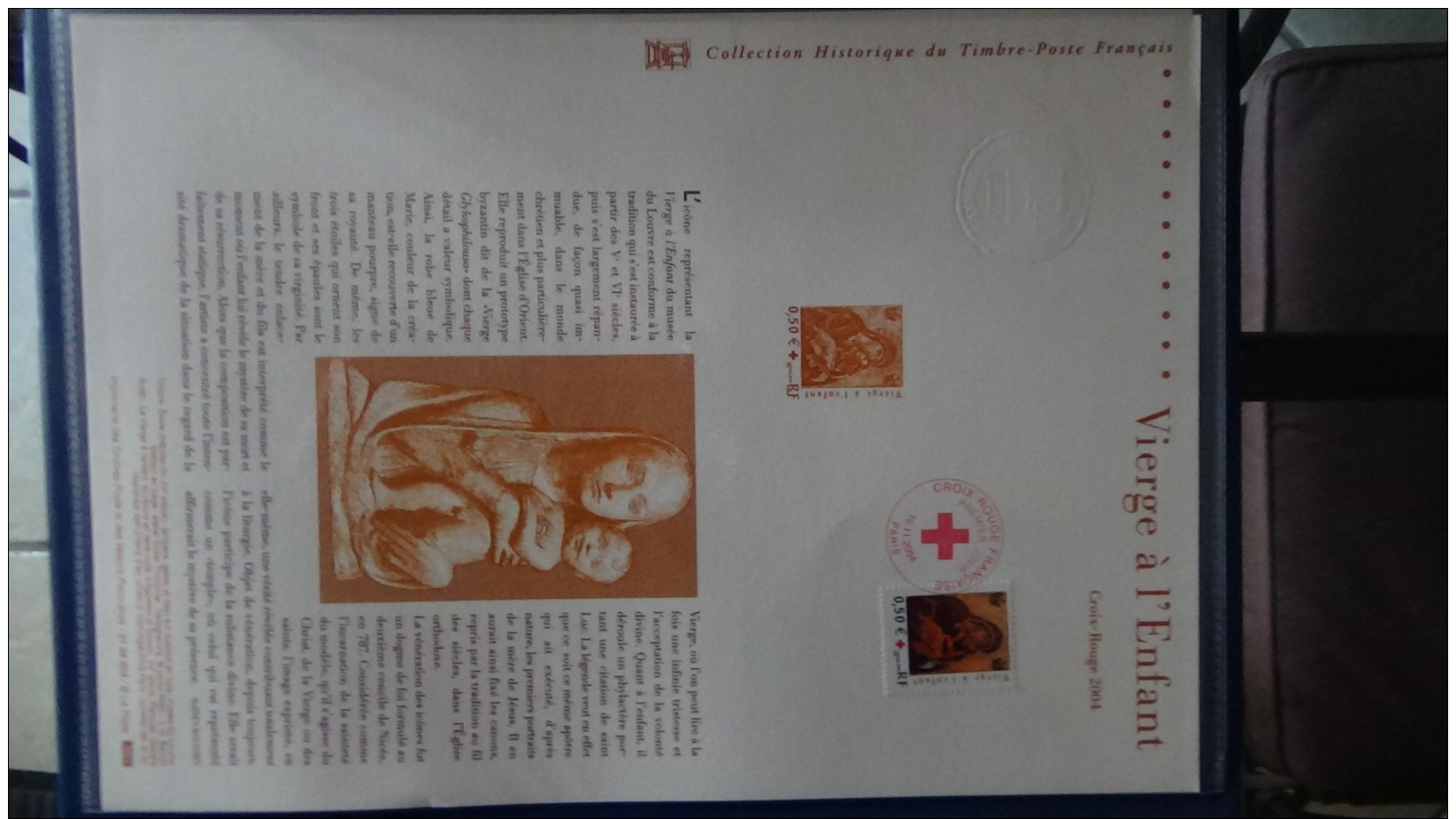 Album de 64 documents philatéliques de France ( timbres et blocs). 3 albums achetés = port 19.20 OFFERT !!!