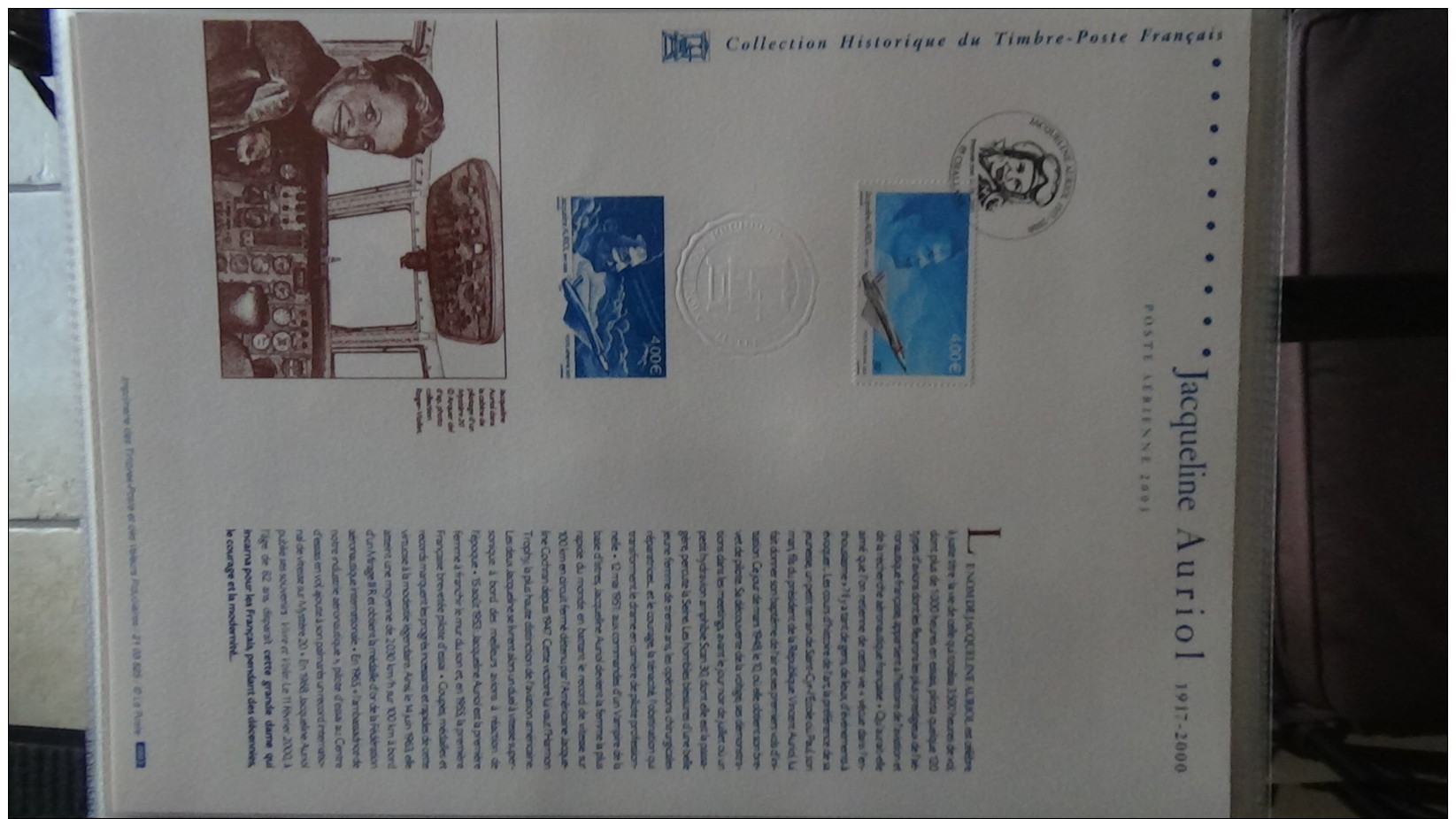 Album de 81 documents philatéliques de France ( timbres et blocs). 3 albums achetés = port 19.20 OFFERT !!!