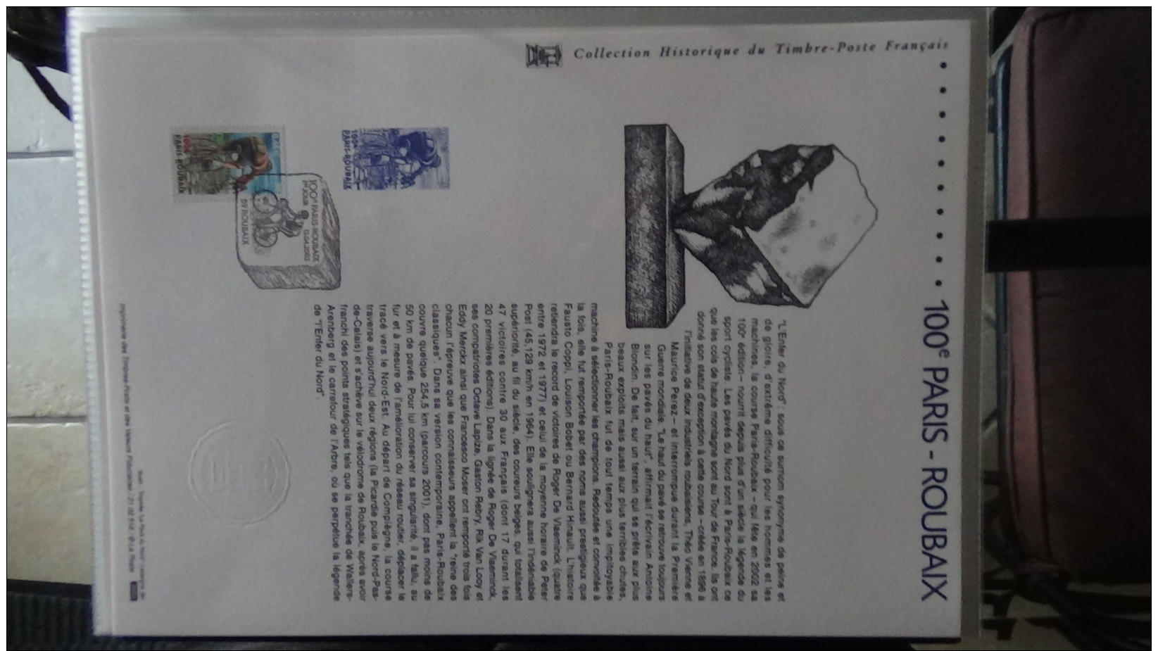 Album de 81 documents philatéliques de France ( timbres et blocs). 3 albums achetés = port 19.20 OFFERT !!!